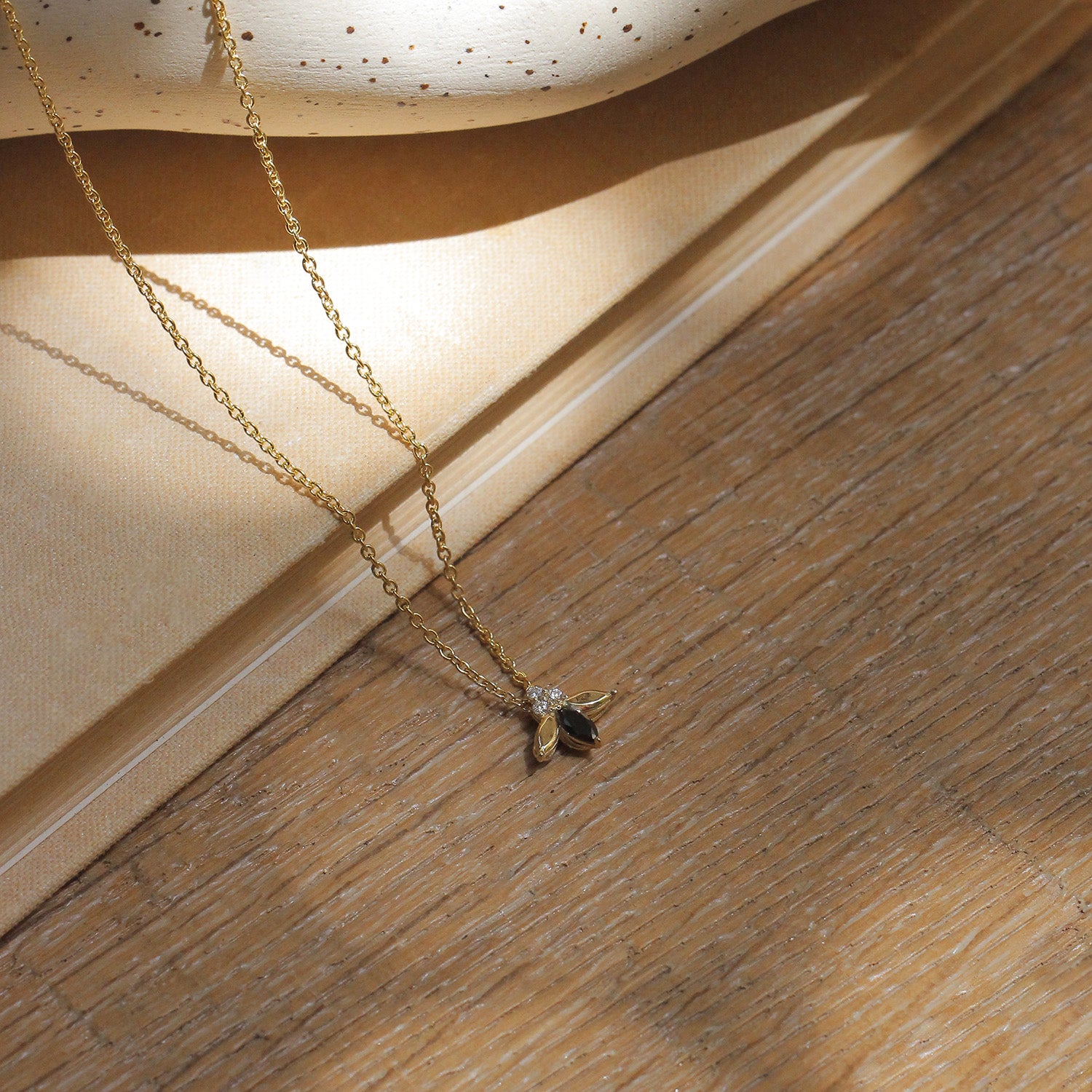 שרשרת ז'אן פואסון יהלומים שחורים ולבנים