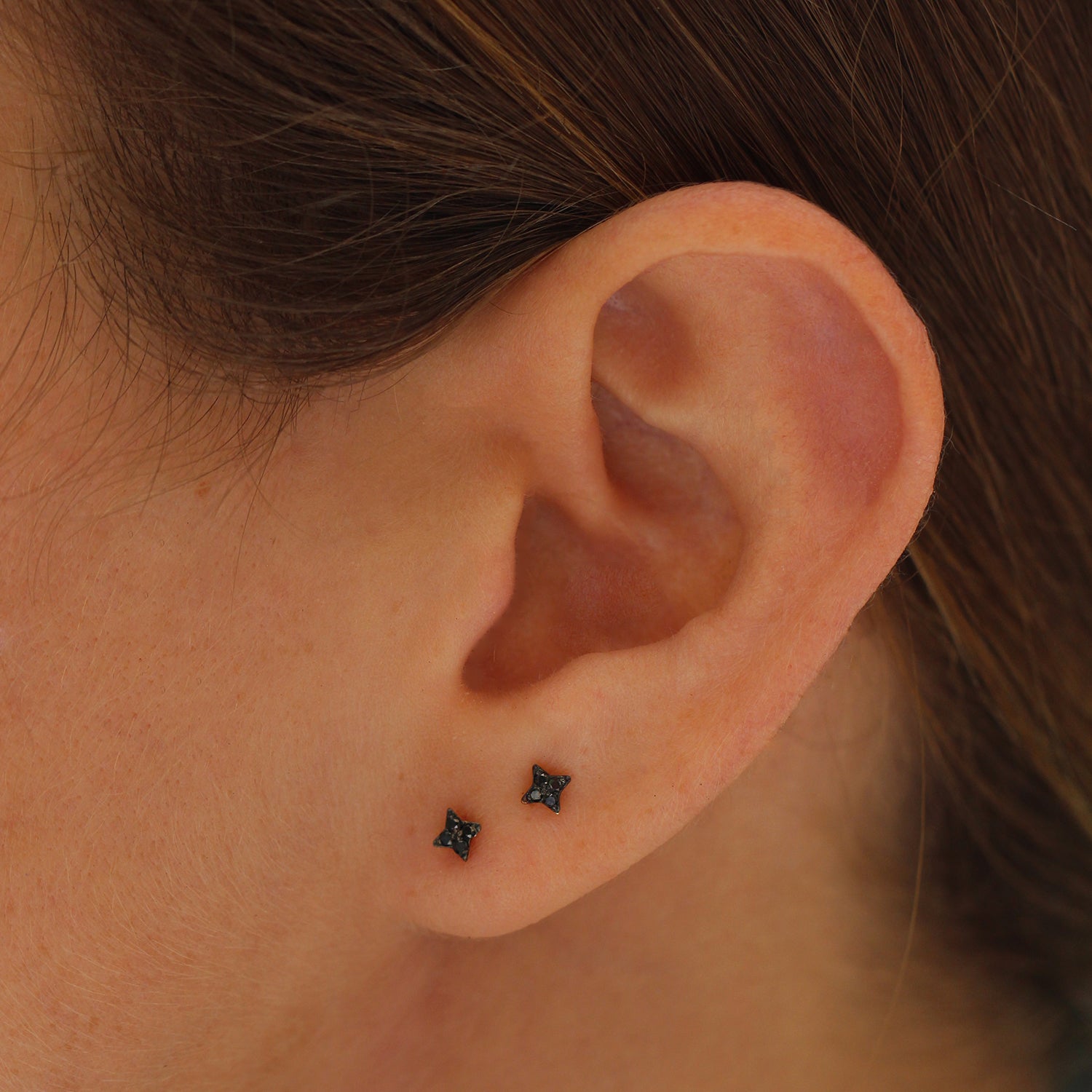 עגיל מיני ונוס יהלומים שחורים