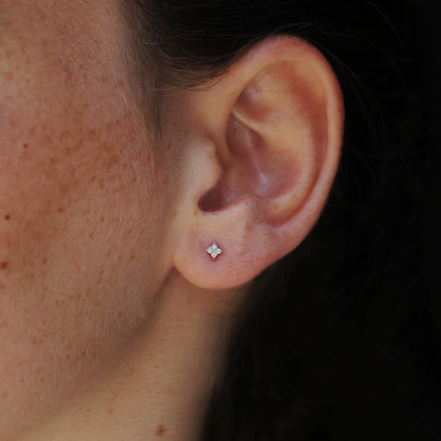 עגיל מיני ונוס יהלומים לבנים