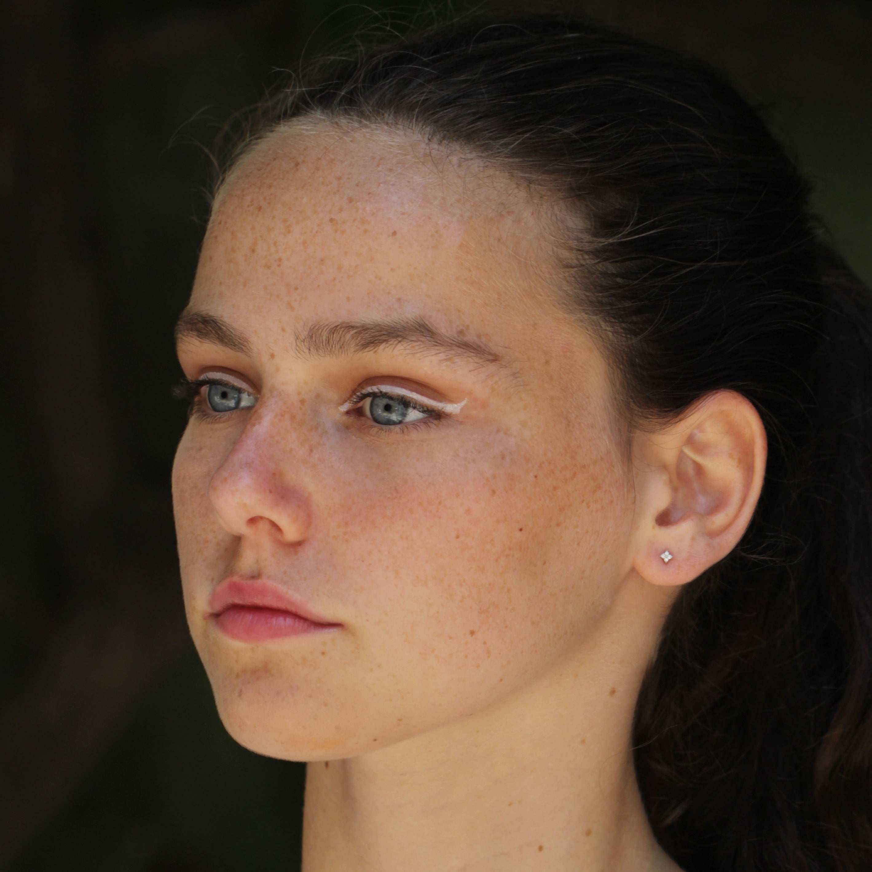 עגיל מיני ונוס יהלומים לבנים