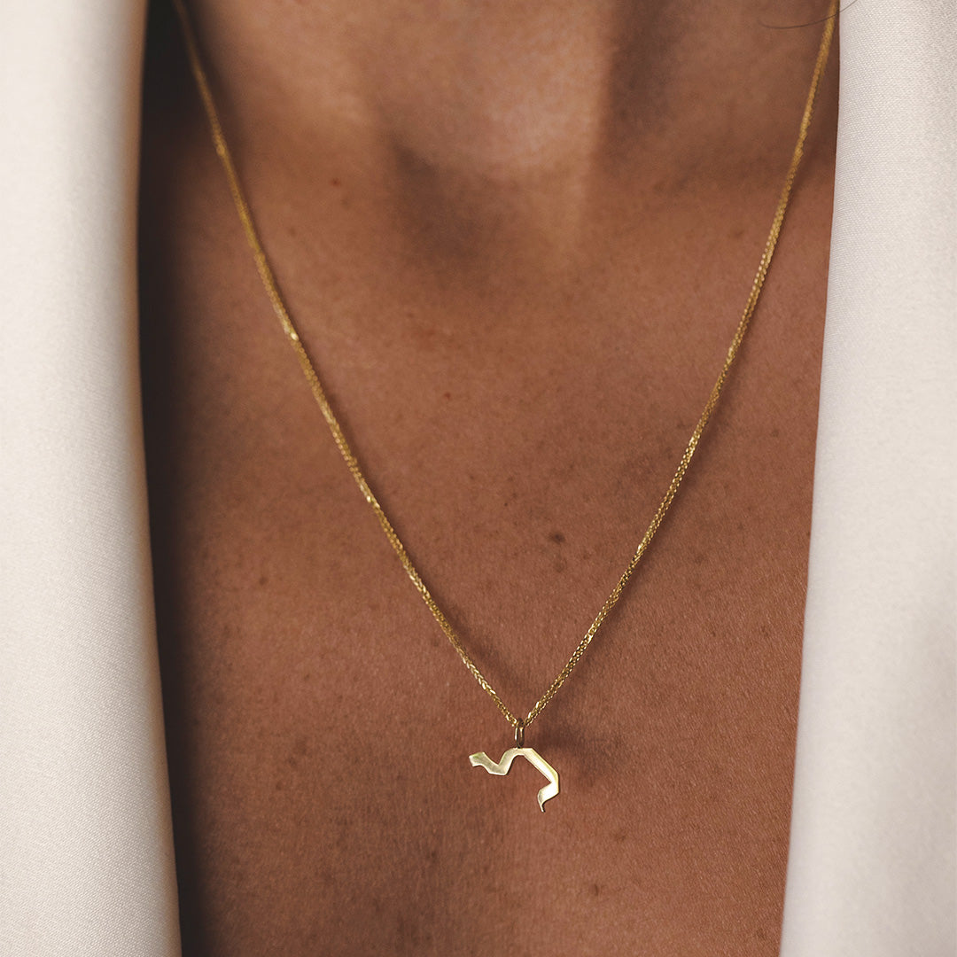 תליון אות קטנה חלקה