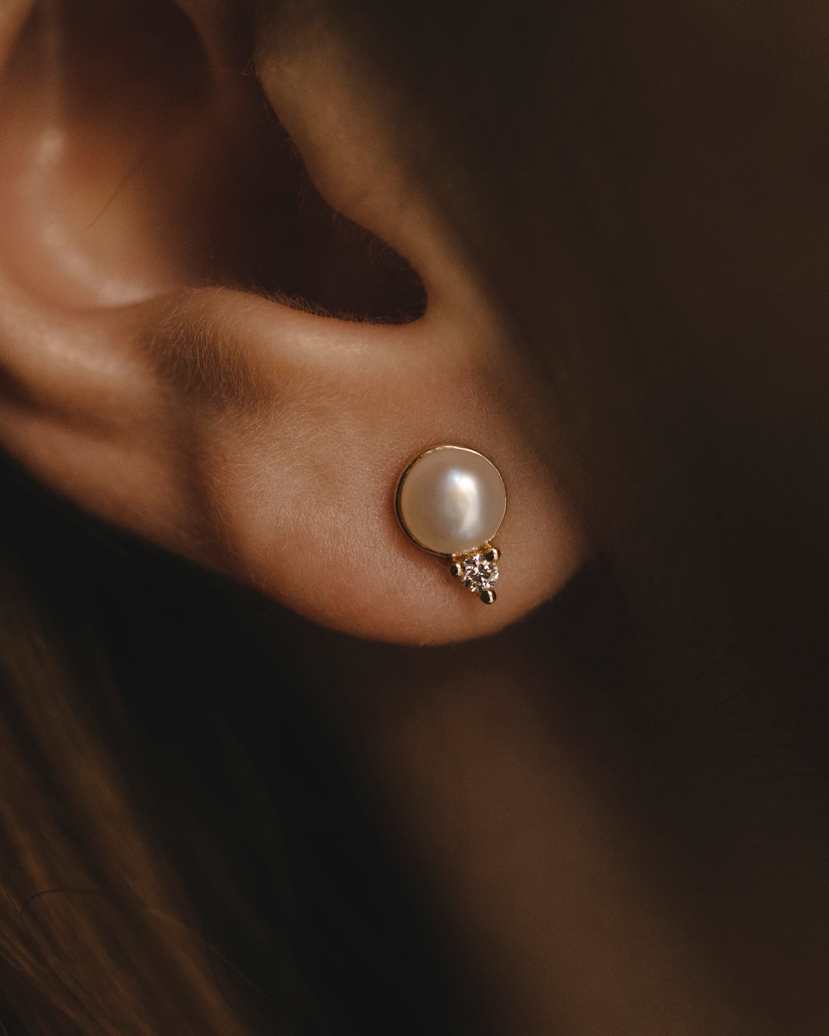 עגיל סקארלט עם פנינה ויהלום