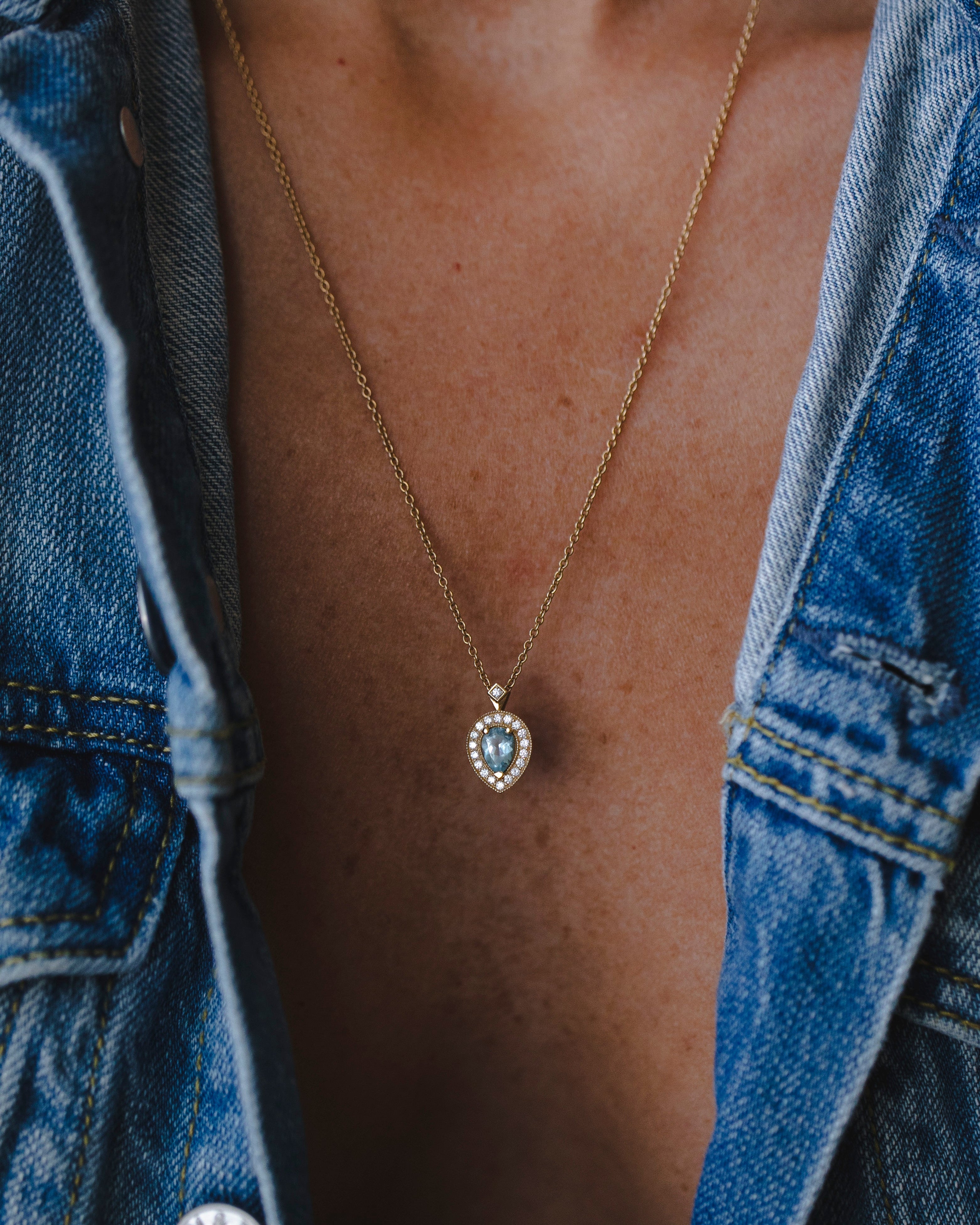 שרשרת לונה עם אקוומרין ויהלומים לבנים
