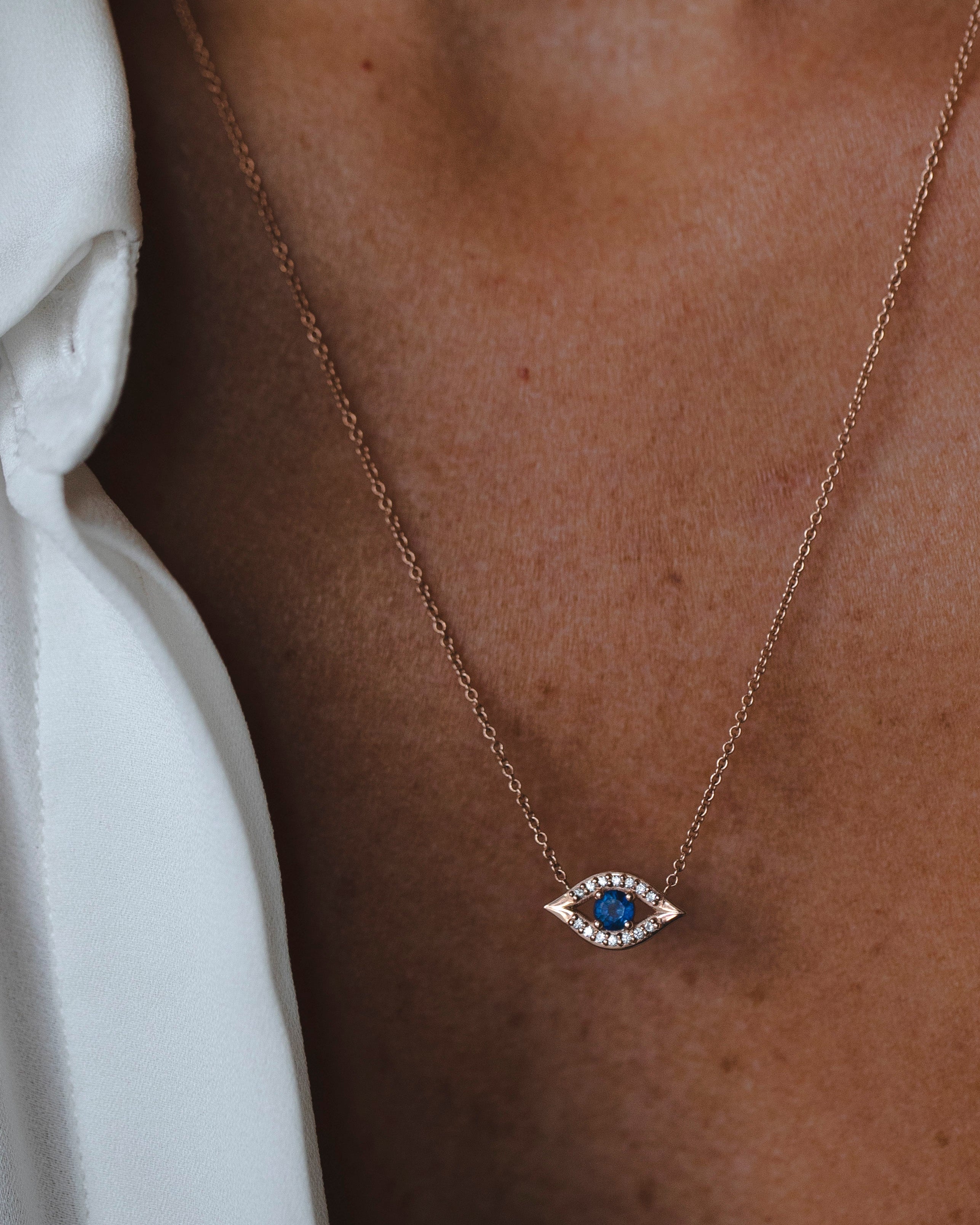 שרשרת עין הרע מוגדלת עם ספיר ויהלומים