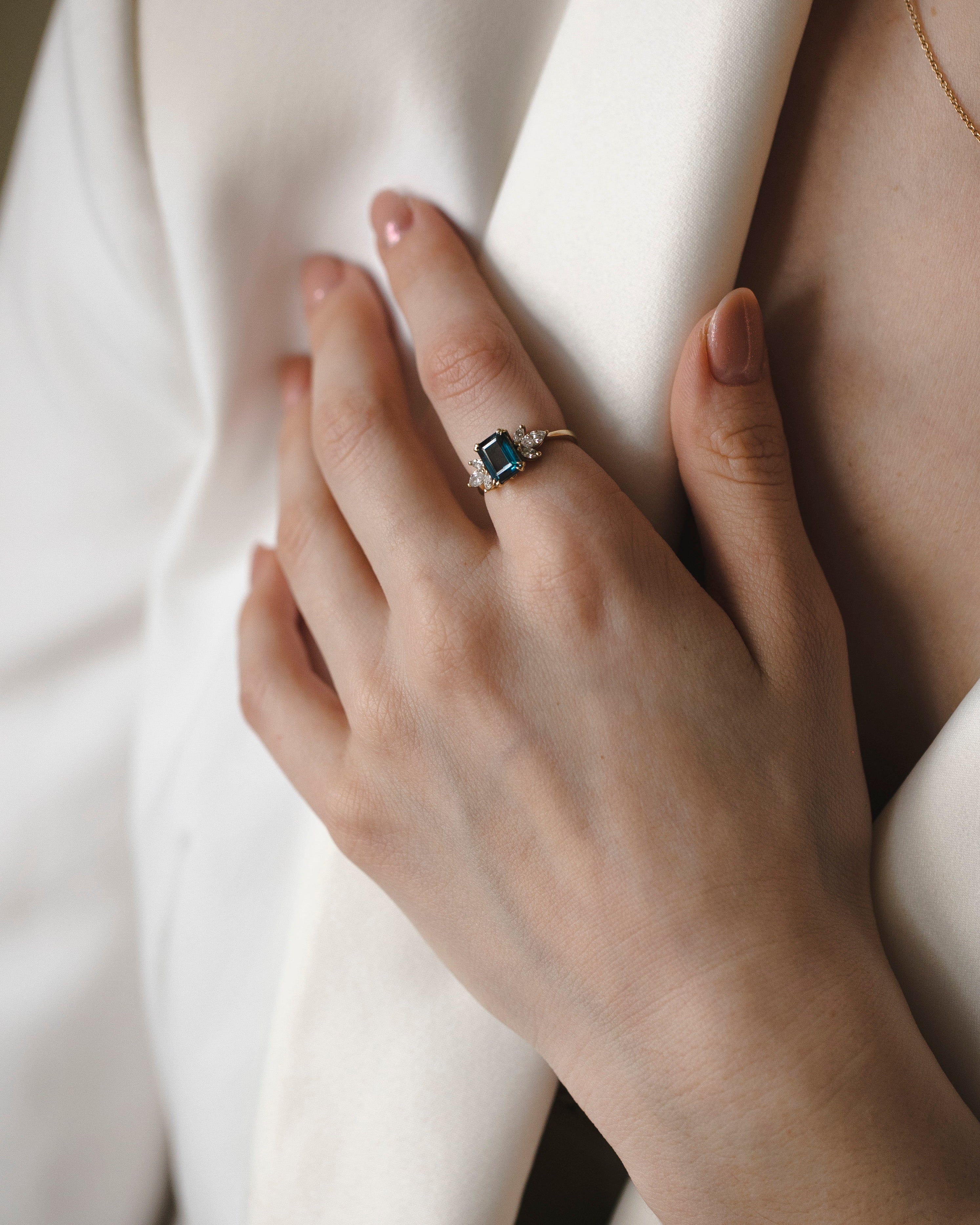 טבעת דפני בלו טופז