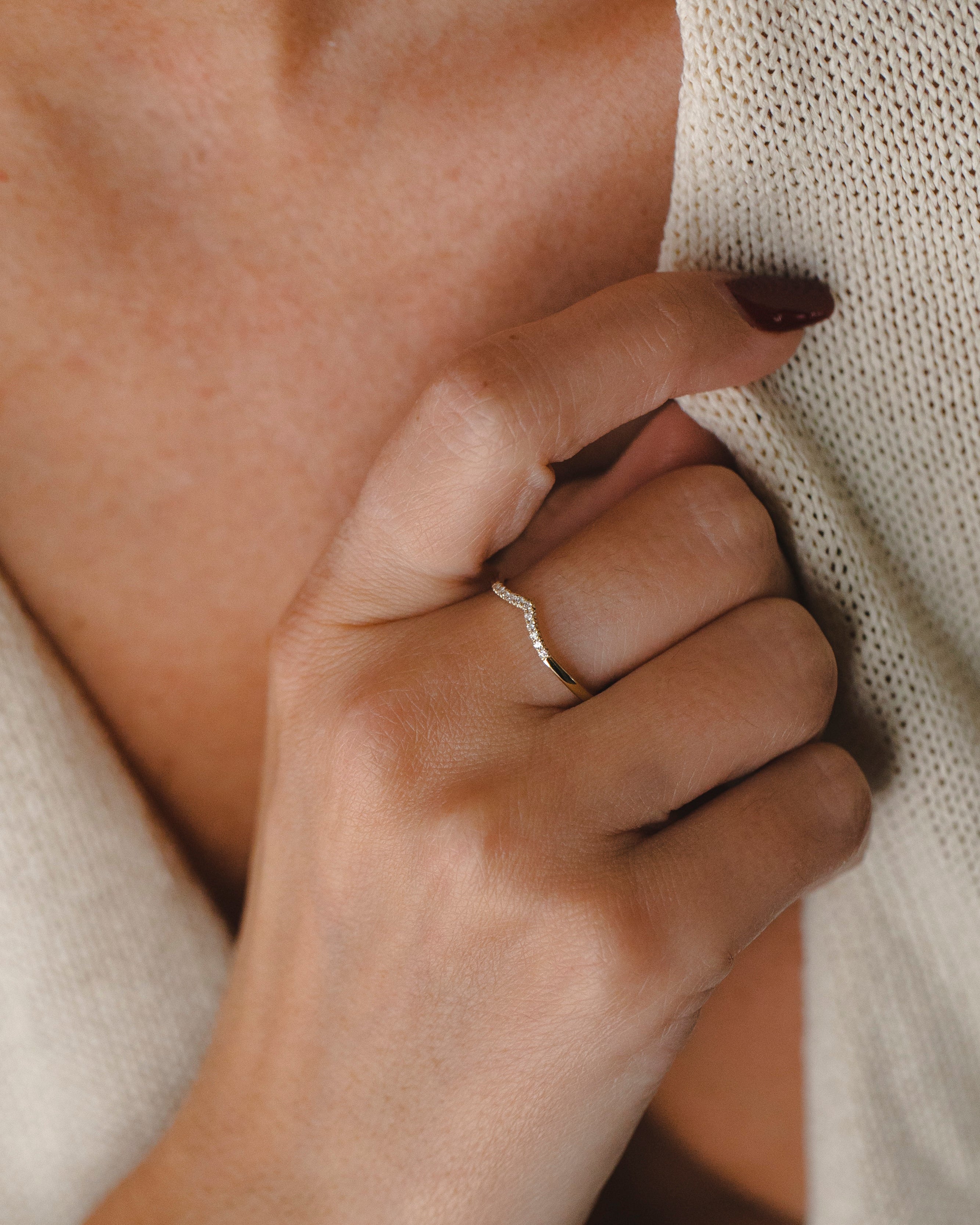 טבעת האנה משובצת יהלומים לבנים