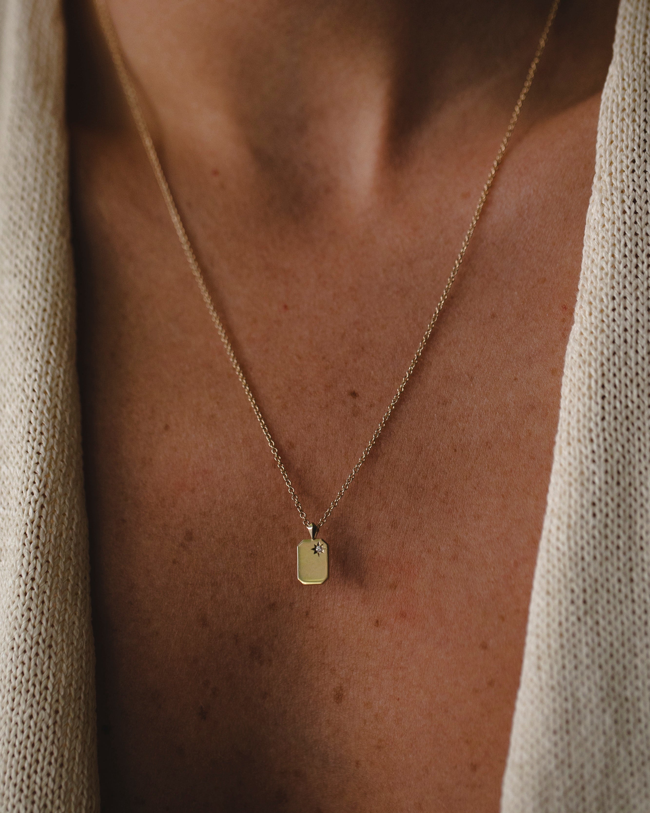 שרשרת דיסקית קטנה עם שיבוץ