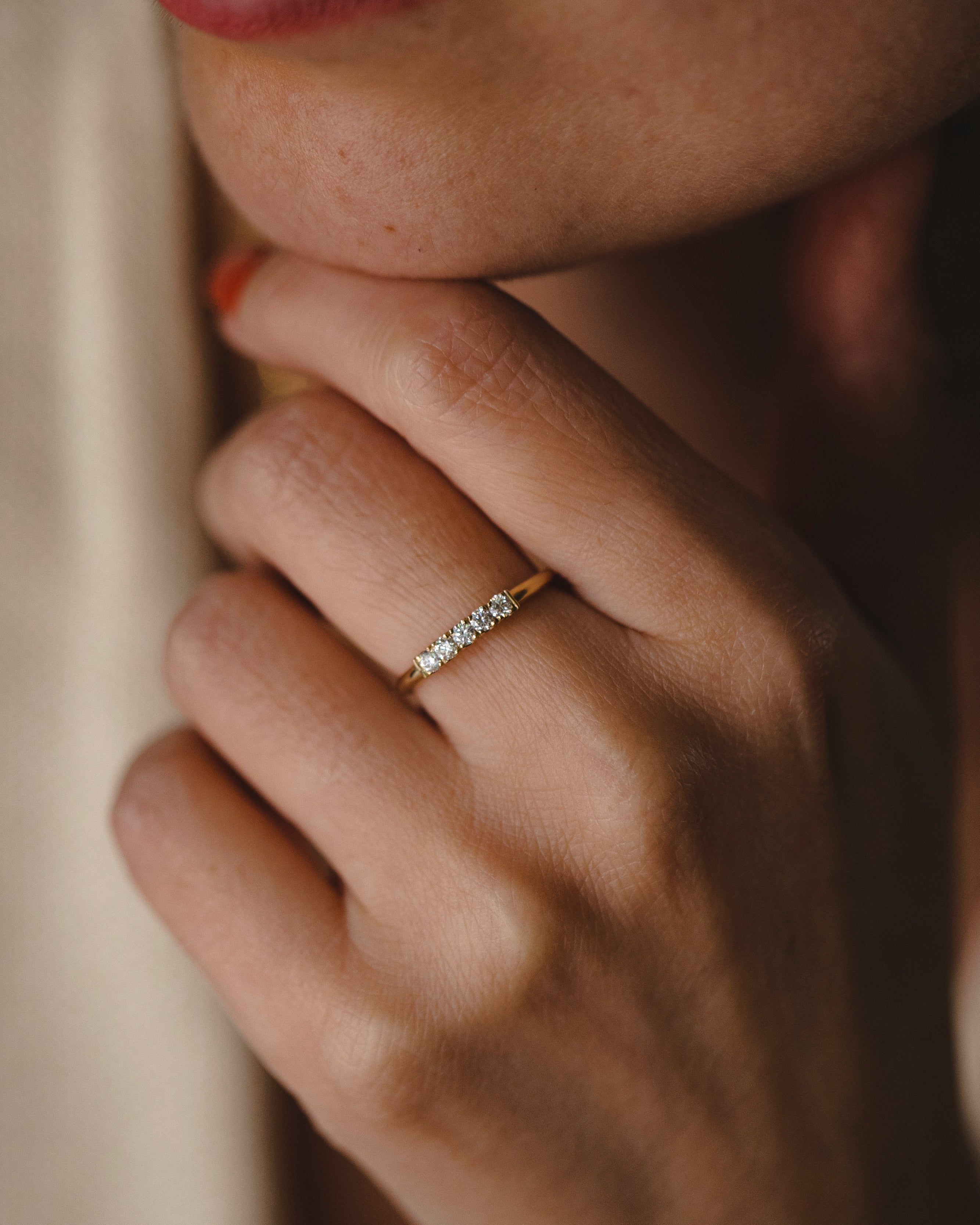 טבעת קנדי עם יהלומים לבנים