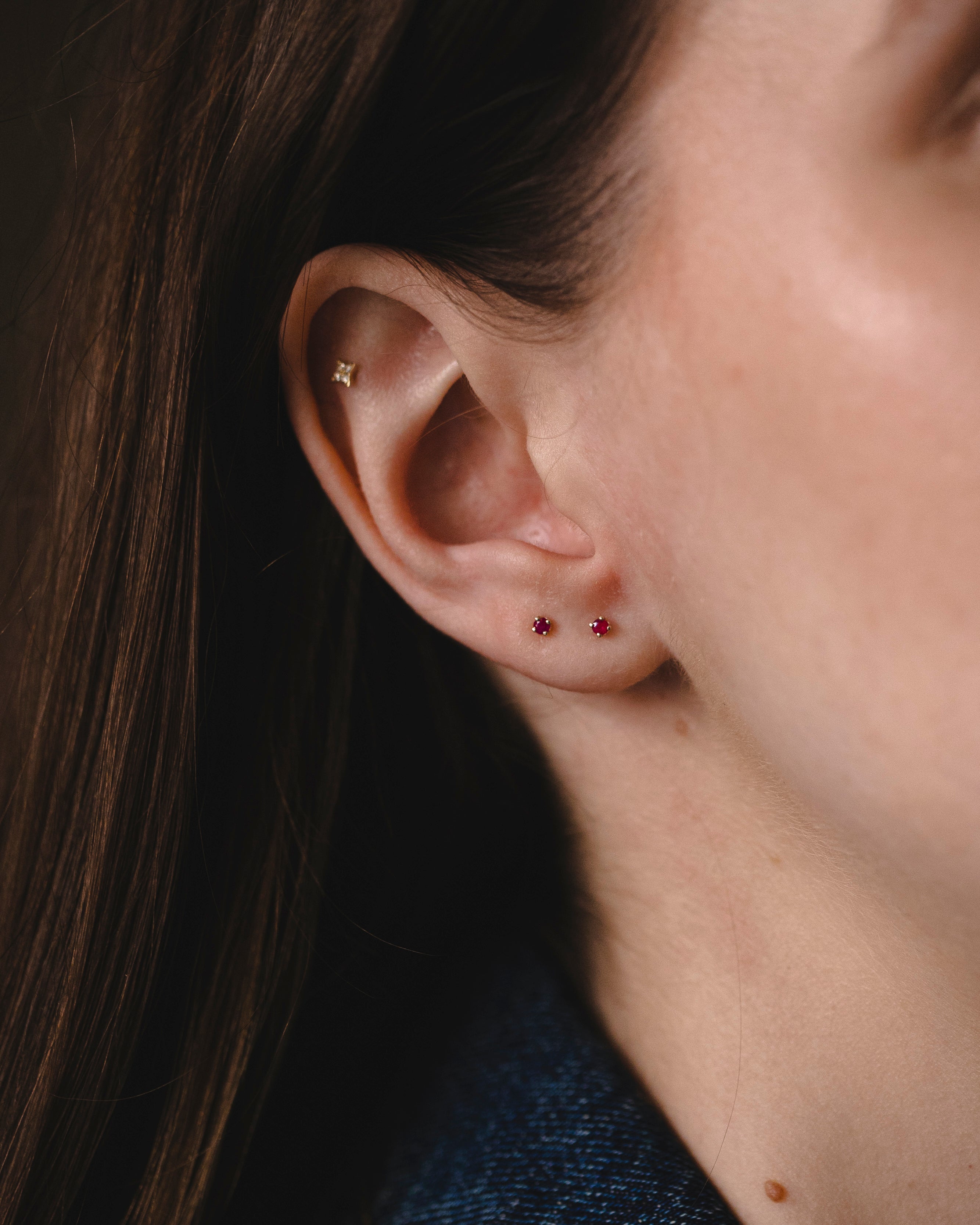 עגיל מרטינה רובי 2 מ"מ