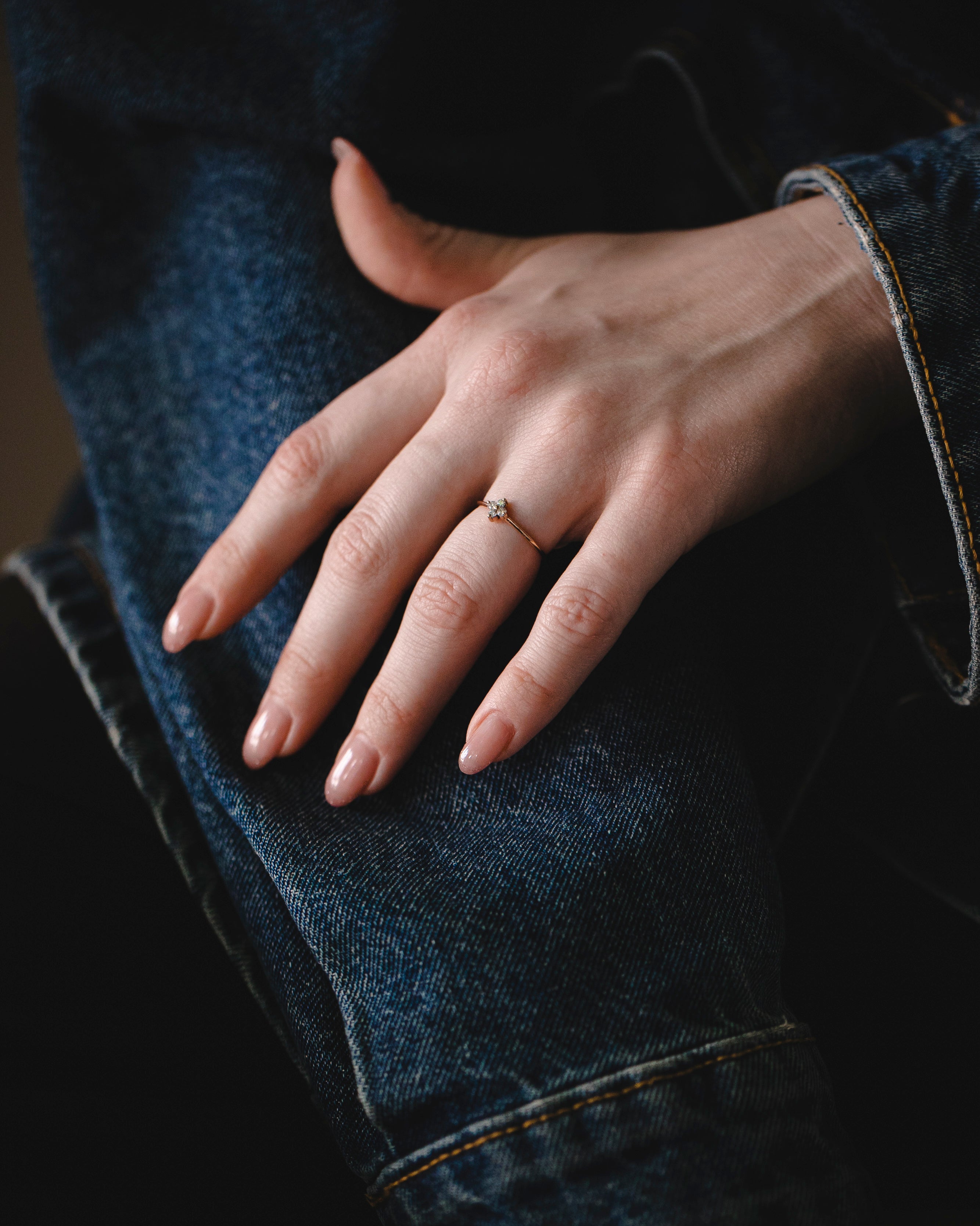 טבעת בת' יהלומים לבנים