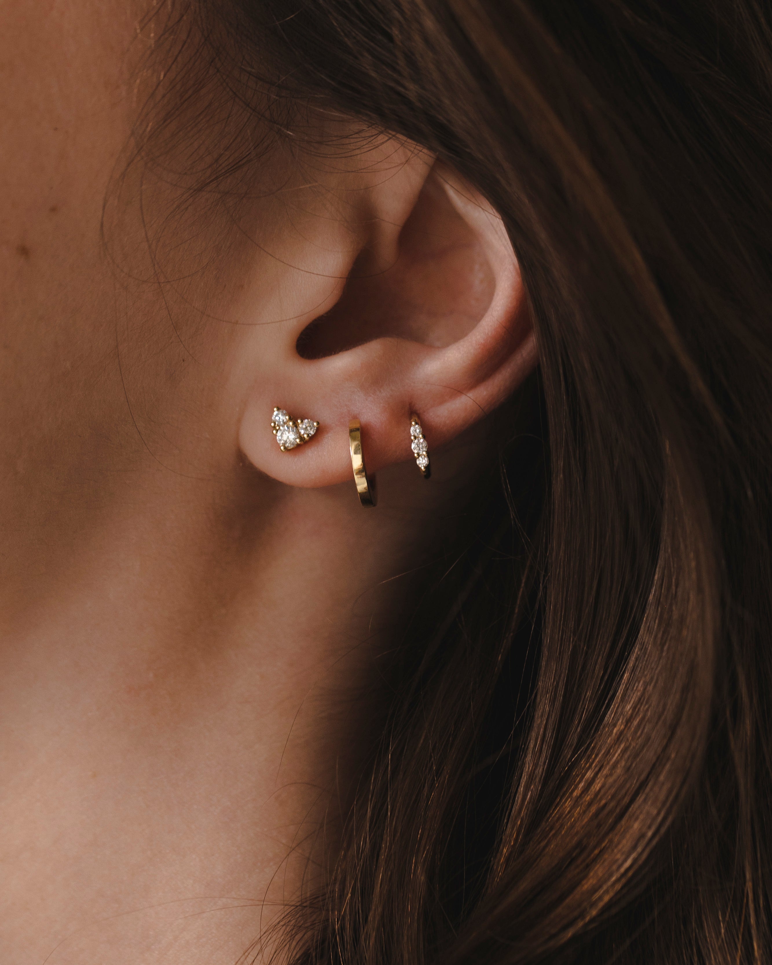 עגיל חישוק מיני אודרי עם יהלומים לבנים