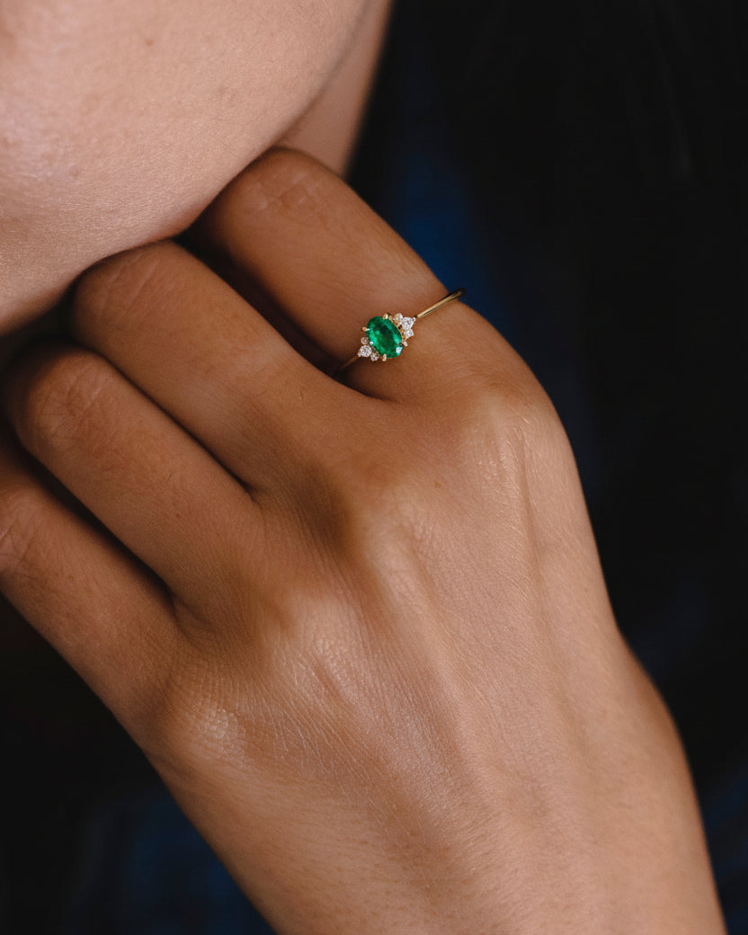 טבעת אלה אמרלד ויהלומים