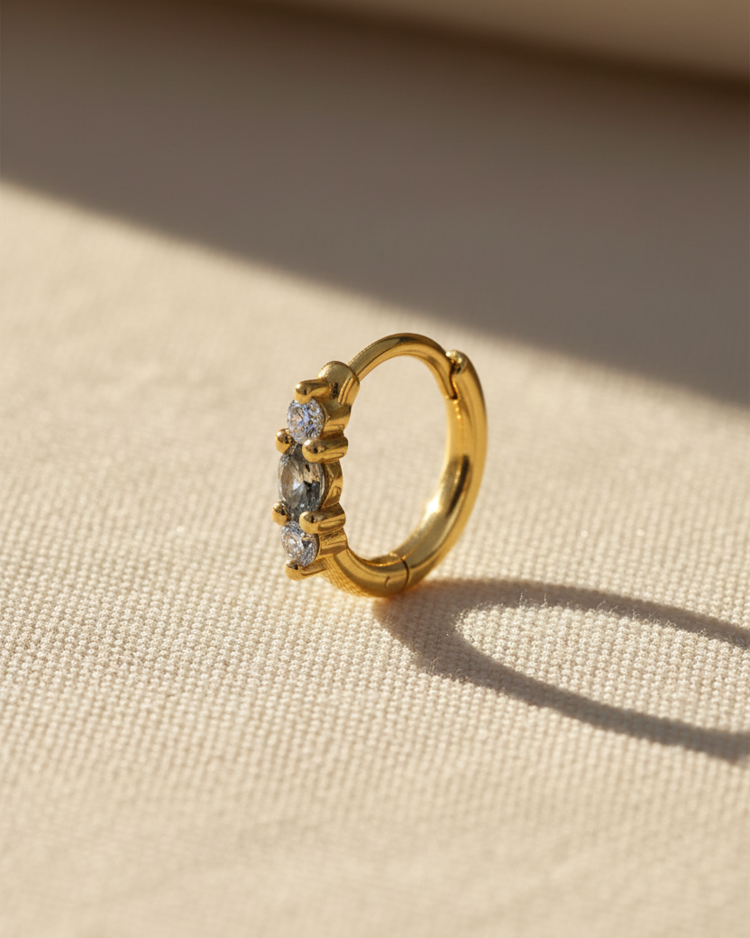 עגיל חישוק אודרי קטן יהלום אפור ויהלומים