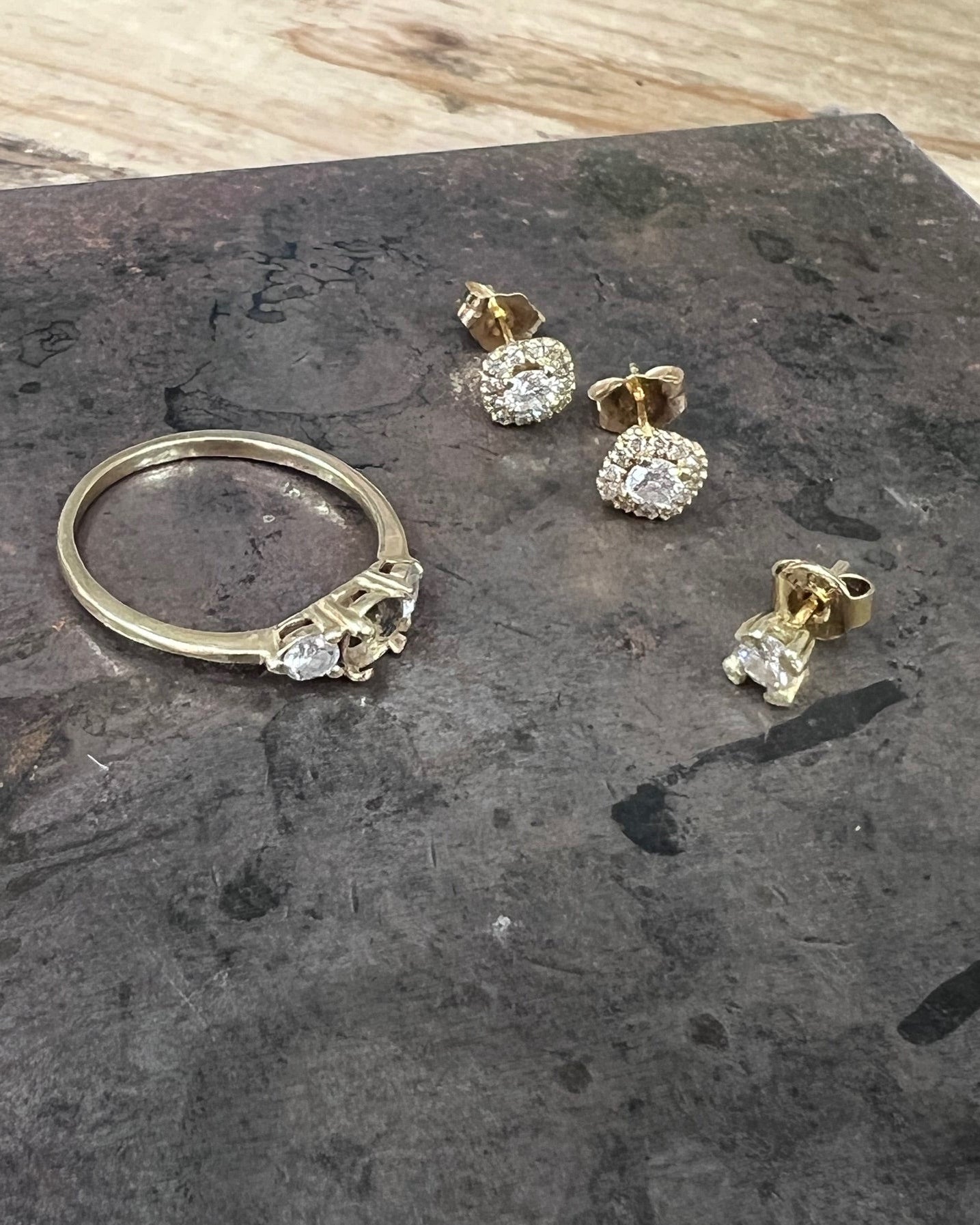 העגילים של עדי