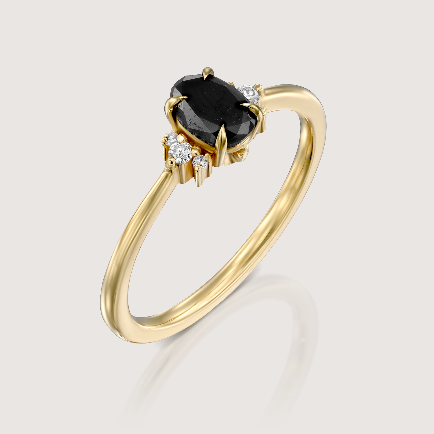 טבעת אלה עם יהלום מרכזי שחור