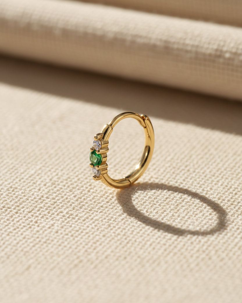 עגיל חישוק אודרי קלאסי אמרלד ויהלומים