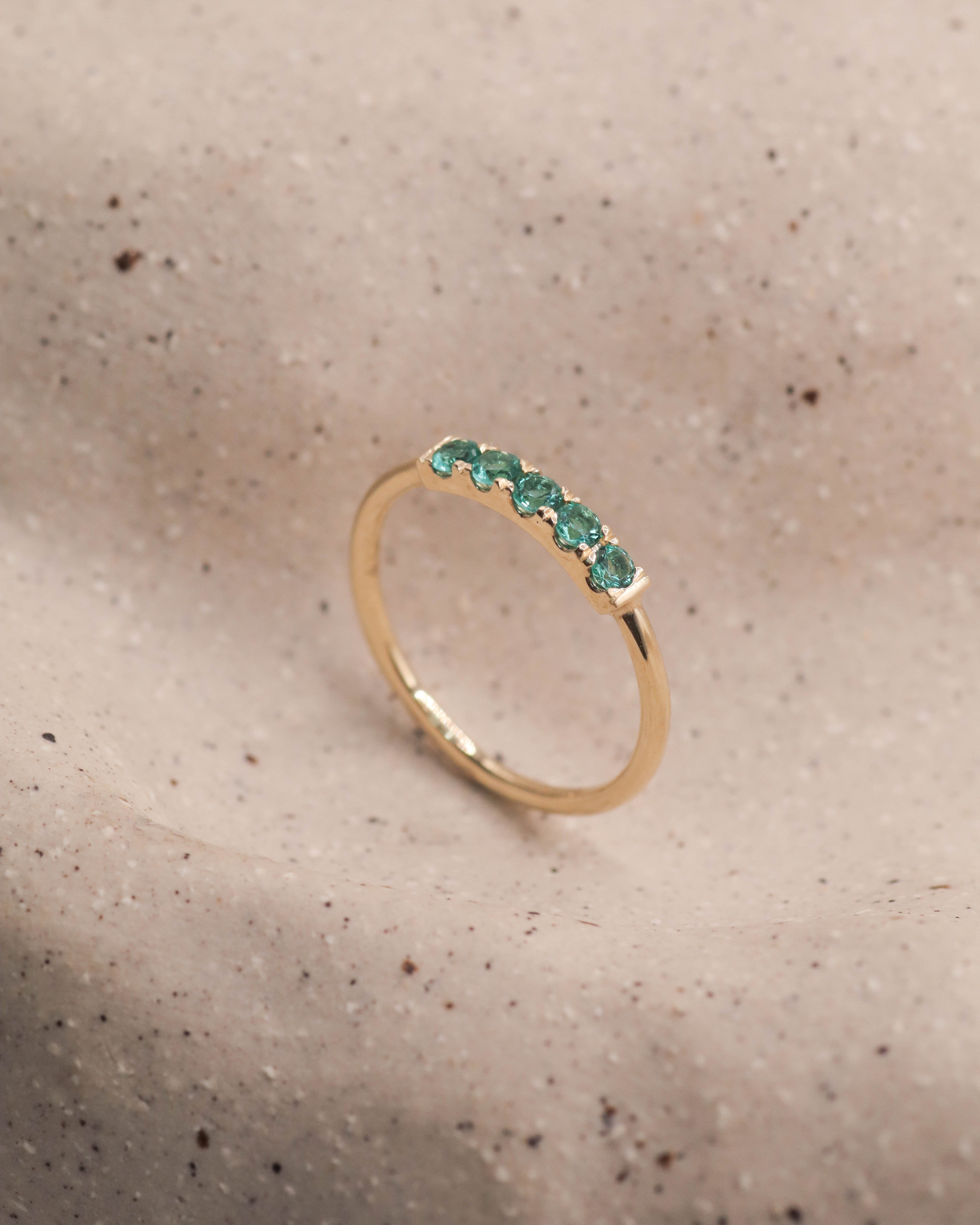 טבעת קנדי עם אמרלד