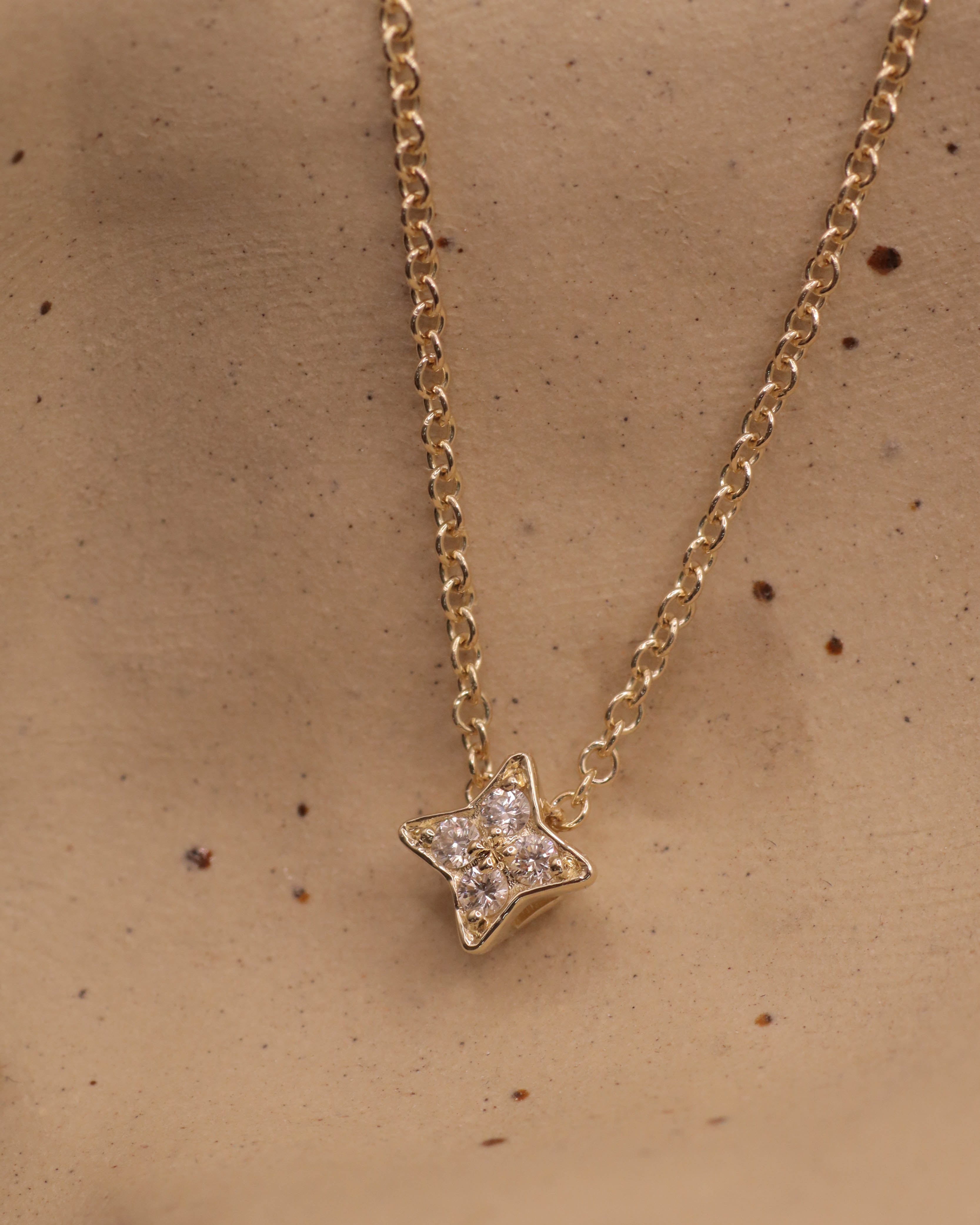 שרשרת סאטרן יהלומים לבנים