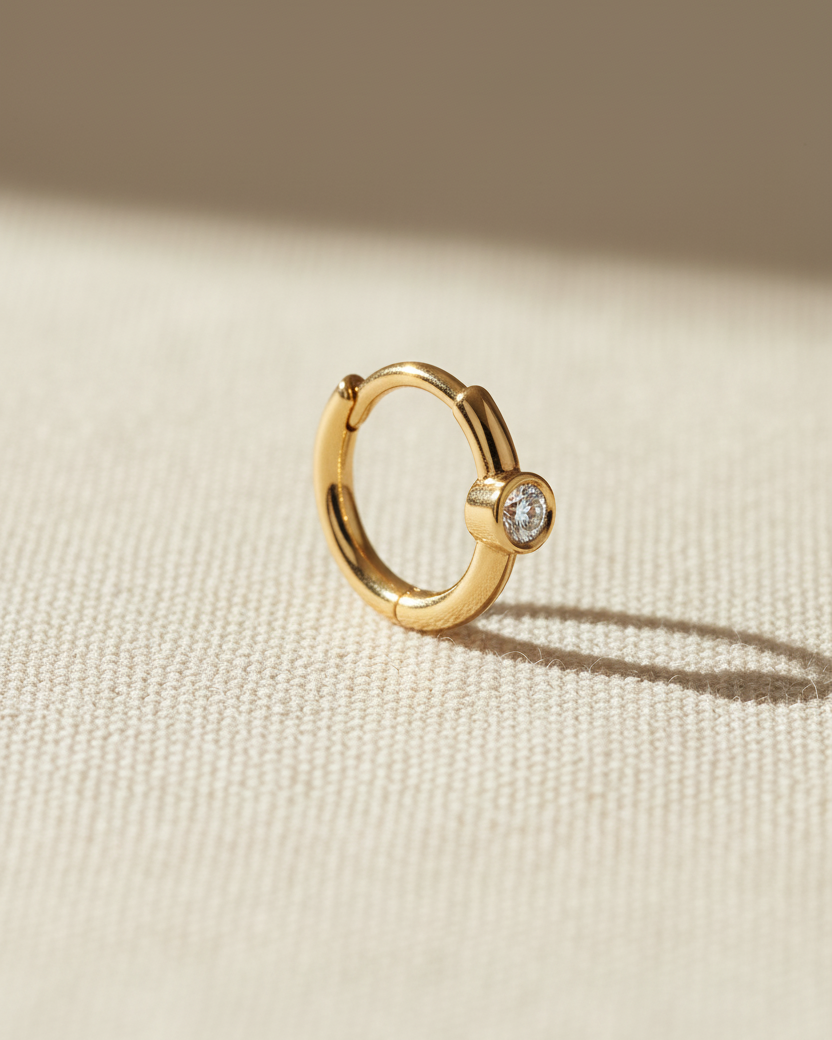 עגיל חישוק מיני אלכסיס יהלום לבן