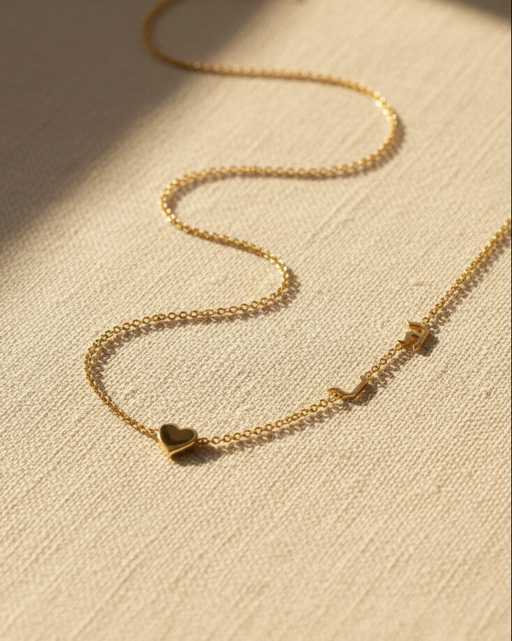 שרשרת תליוני אותיות עברית מרחפים עם לב