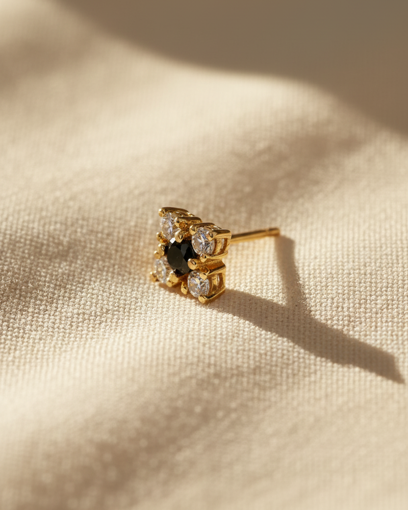 עגיל מיני אליאנה שיבוץ שחור לבן