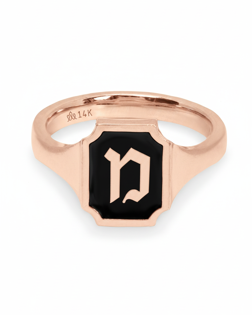 טבעת תום - טבעת אות אמייל שחור