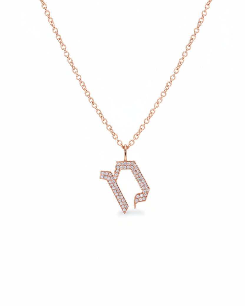 שרשרת תליון אות גדולה משובצת