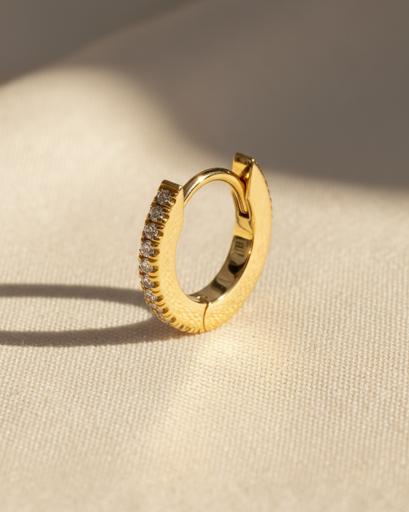 עגיל חישוק קלואי בינוני - 12 מ"מ יהלומים לבנים