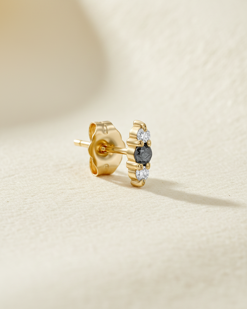 עגיל אודרי עם יהלומים אפור ולבן