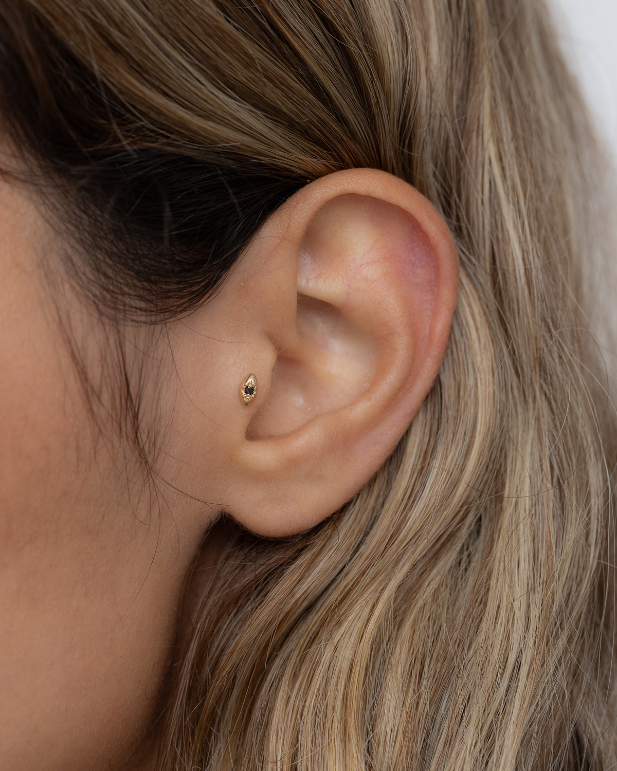 עגיל פירסינג אגתה יהלום שחור