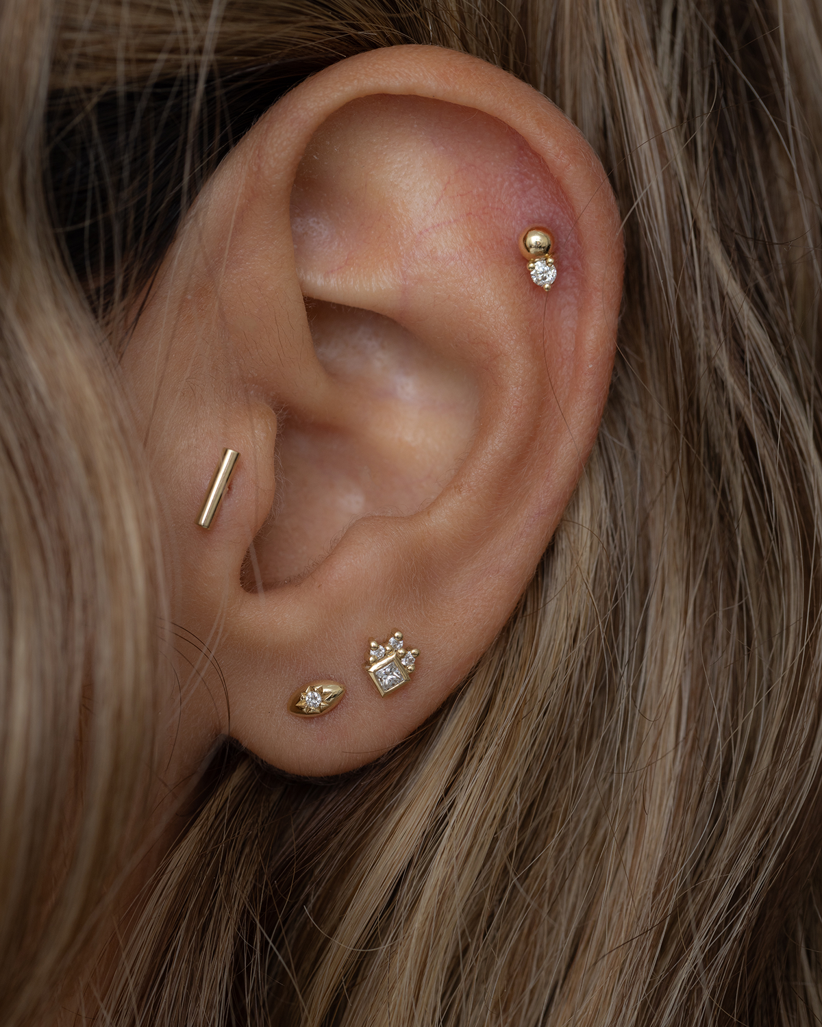 עגיל אגתה יהלום לבן