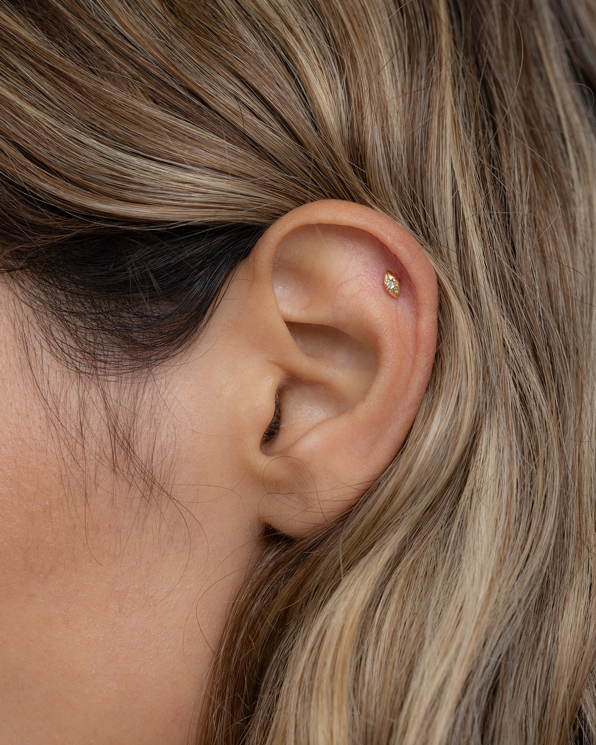 עגיל פירסינג אגתה יהלום לבן