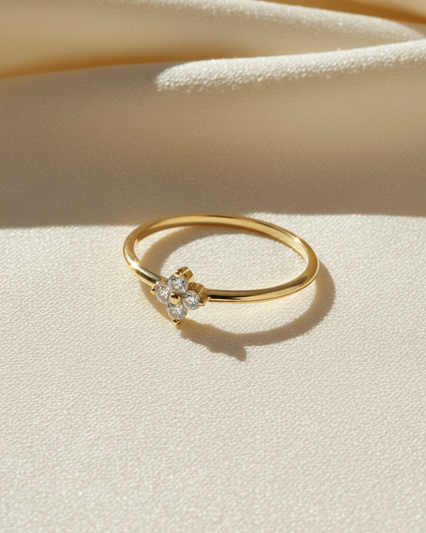 טבעת בת' יהלומים לבנים