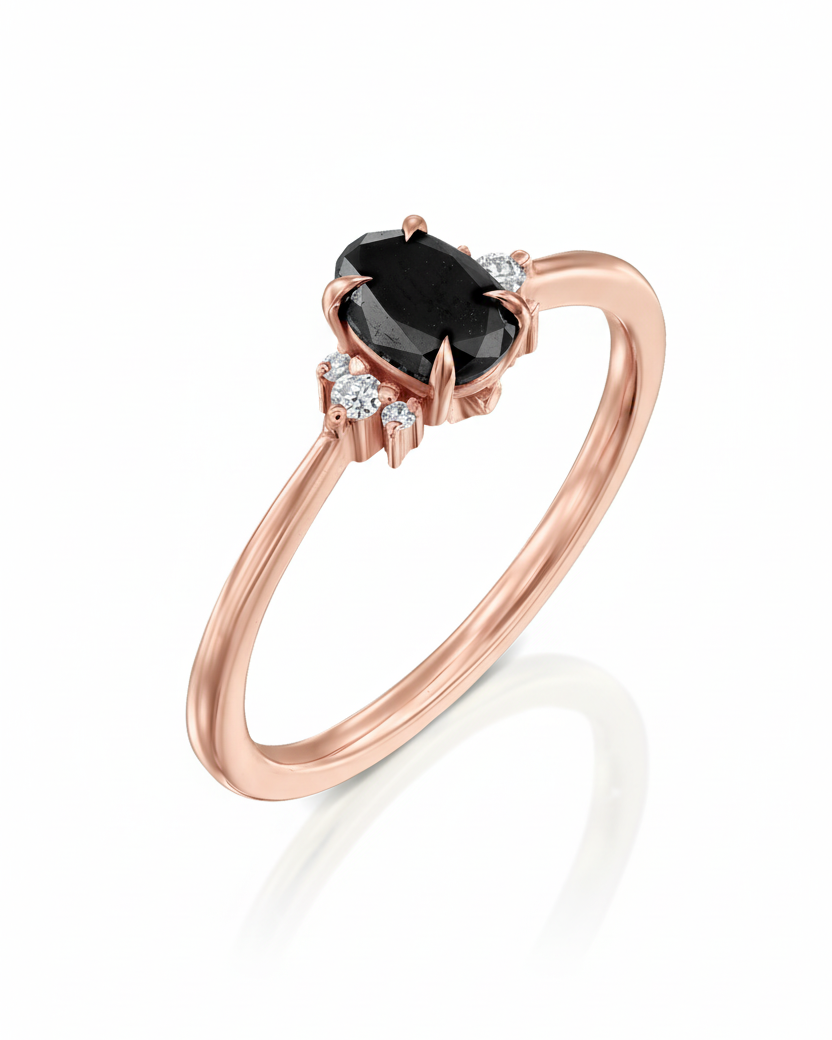טבעת אלה עם יהלום מרכזי שחור