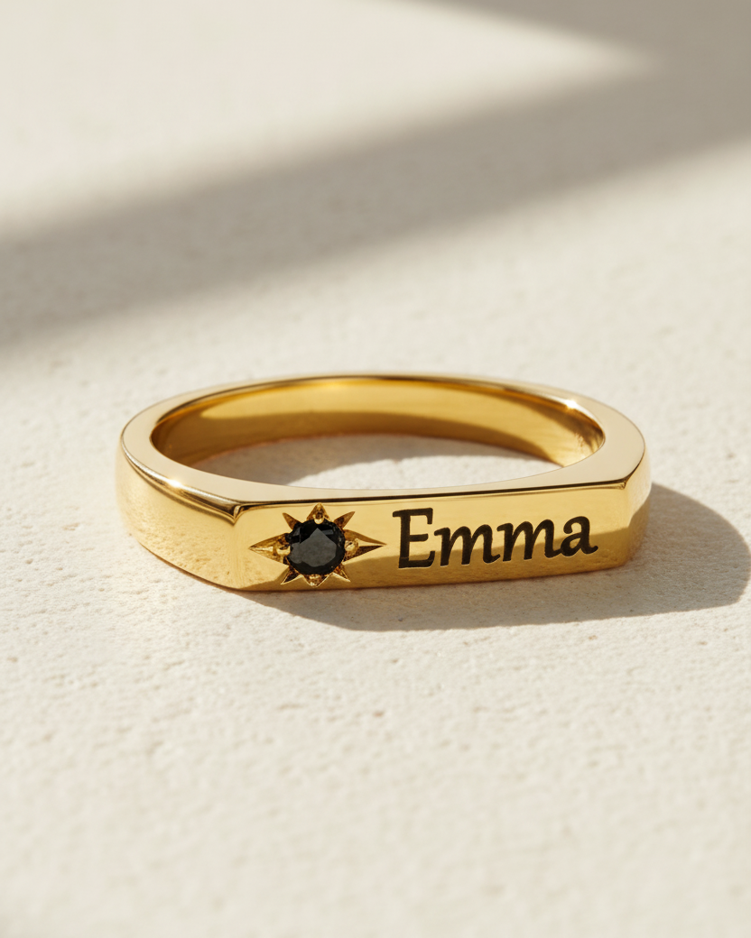 טבעת שרלוט עם יהלום שחור וחריטה