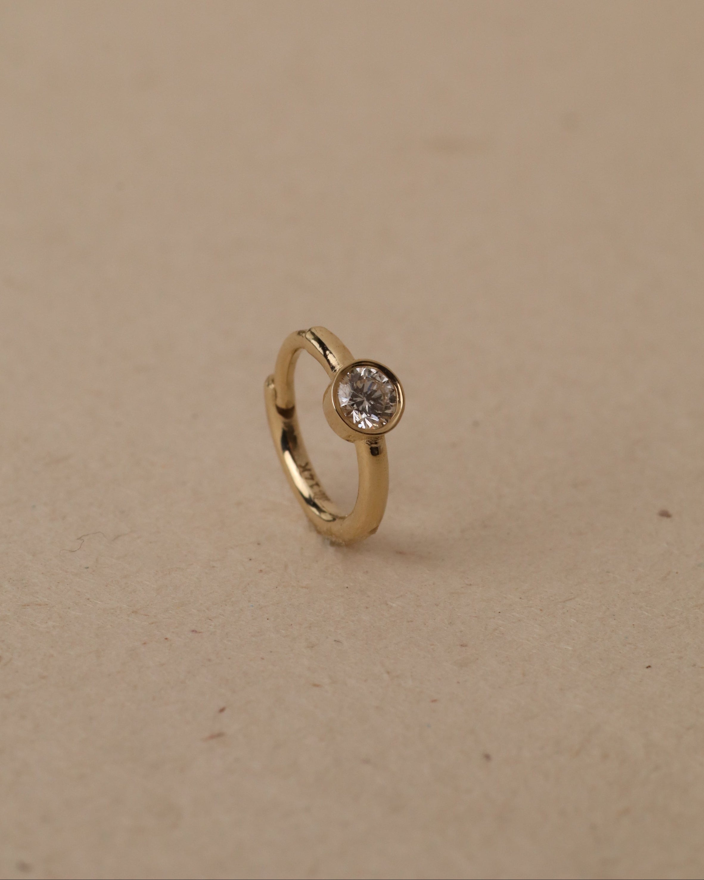 עגיל חישוק מיני אלכסיס יהלום 3 ממ