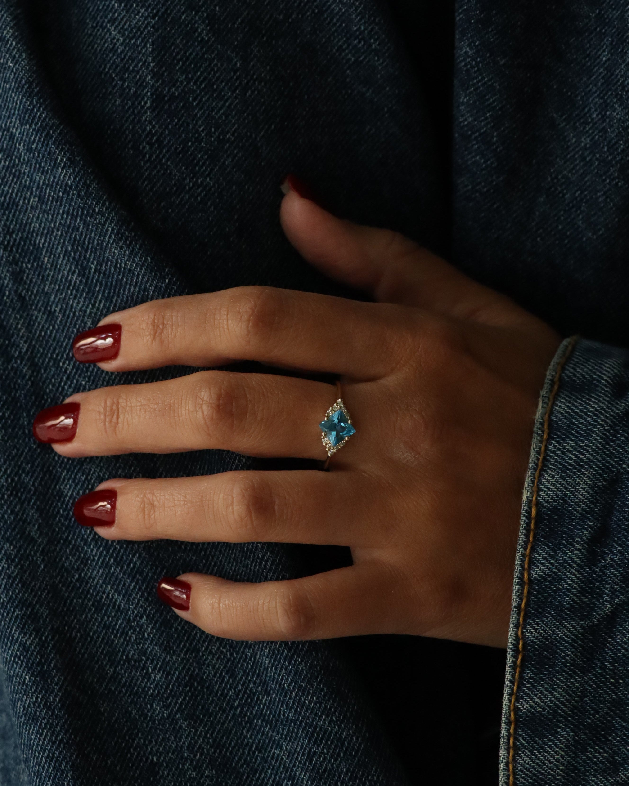 טבעת ג׳ולייט בלו טופז סוויוס