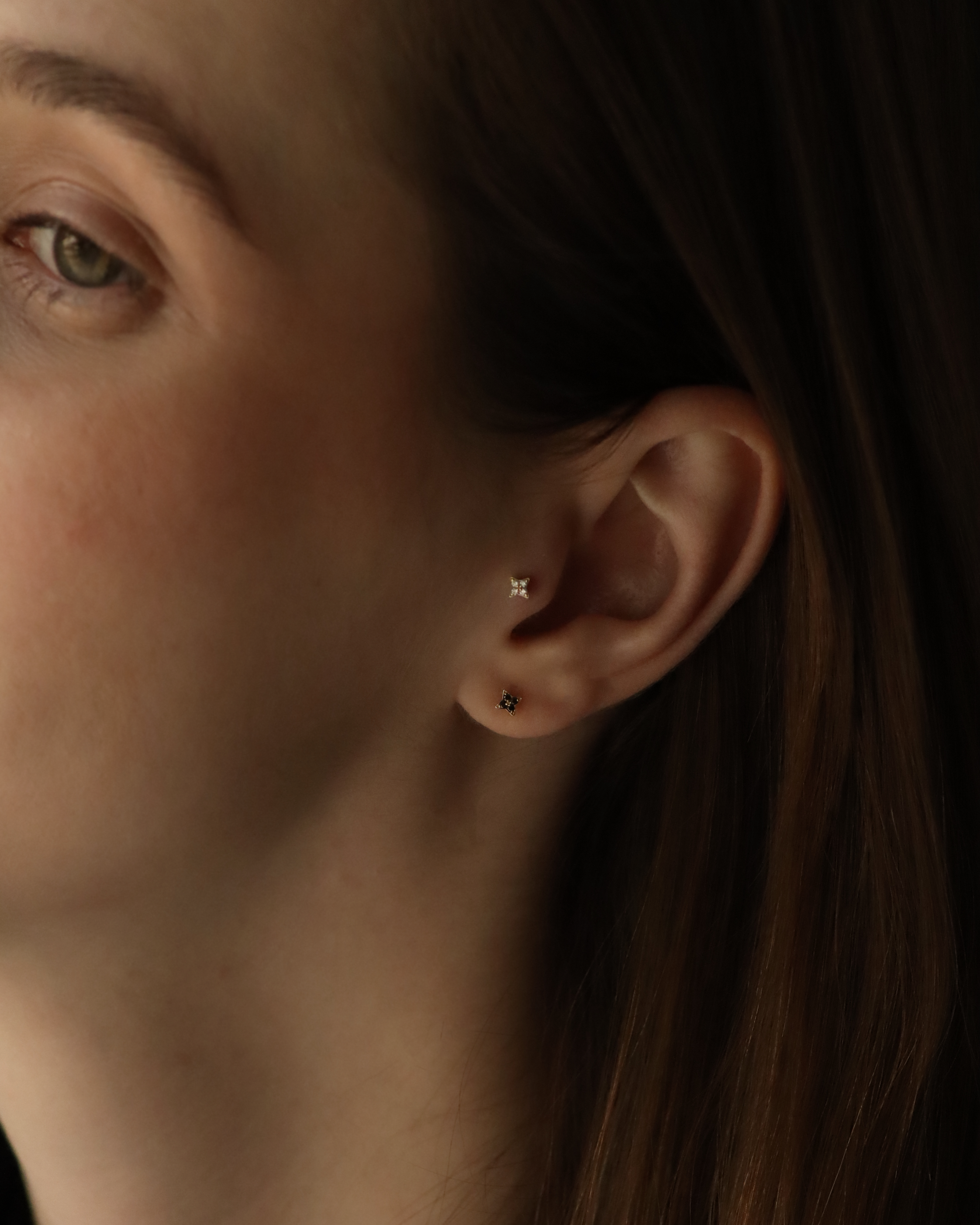 עגיל מיני ונוס יהלומים שחורים