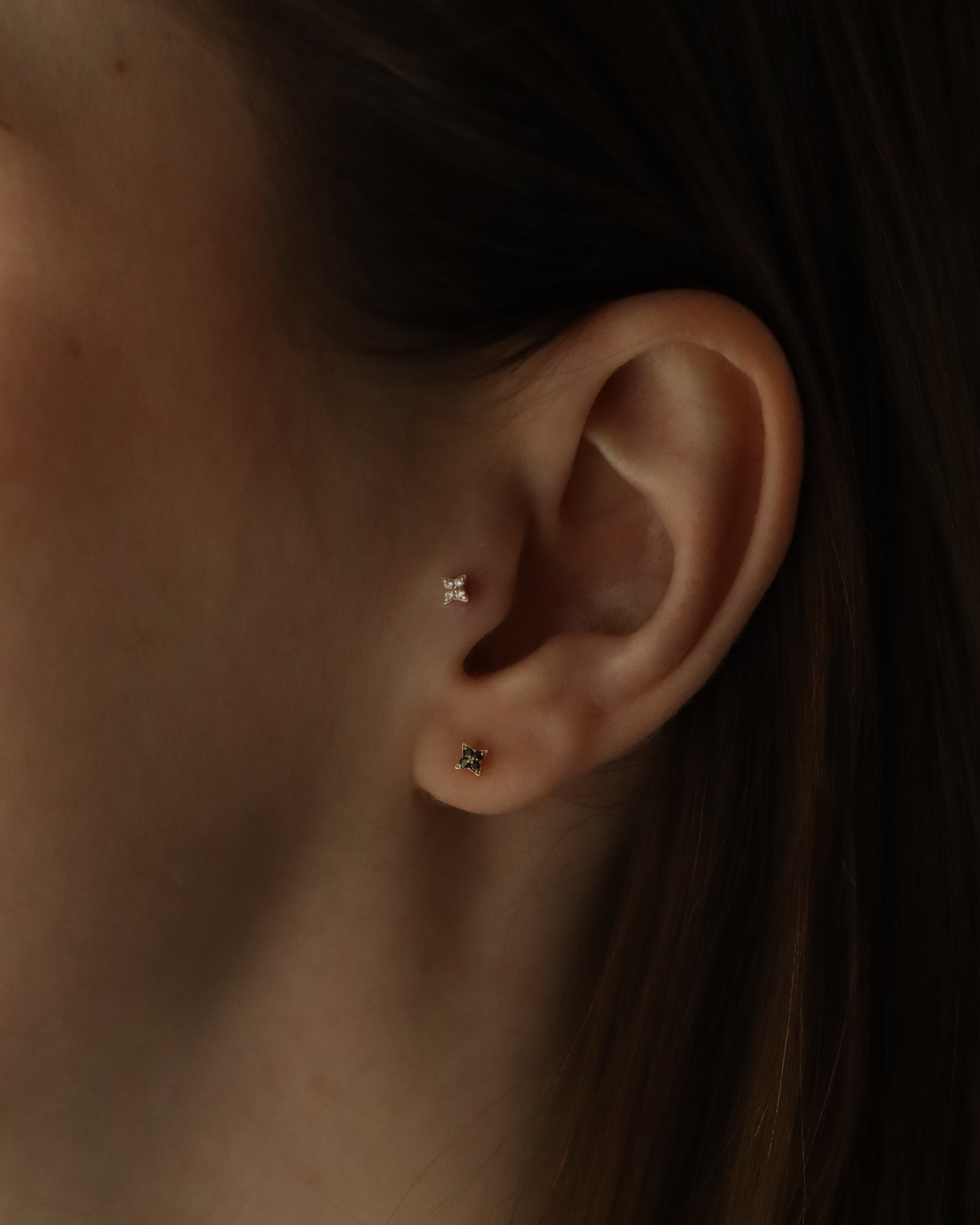 עגיל מיני ונוס יהלומים שחורים