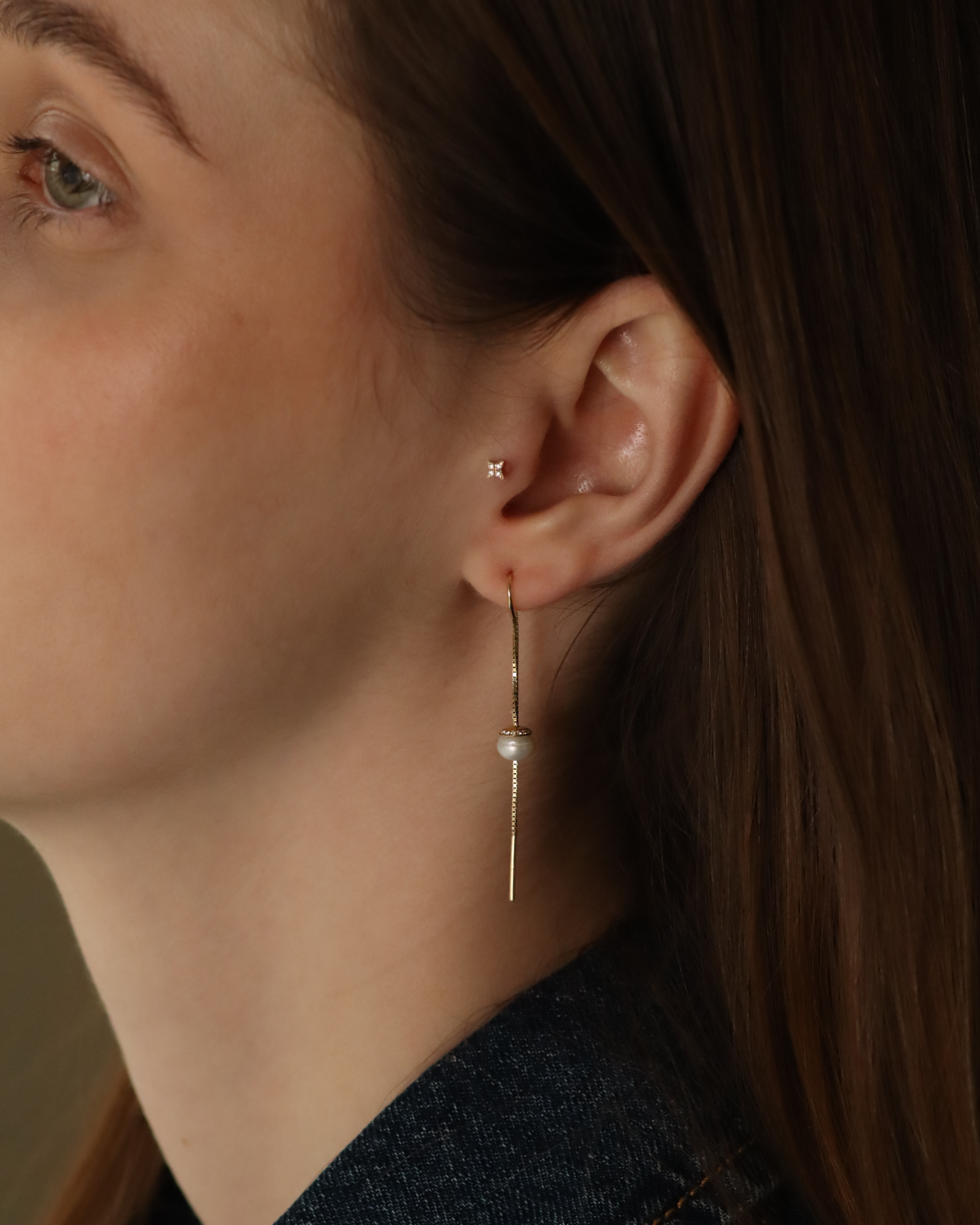 עגיל אשלי פרסה פנינה ויהלומים לבנים