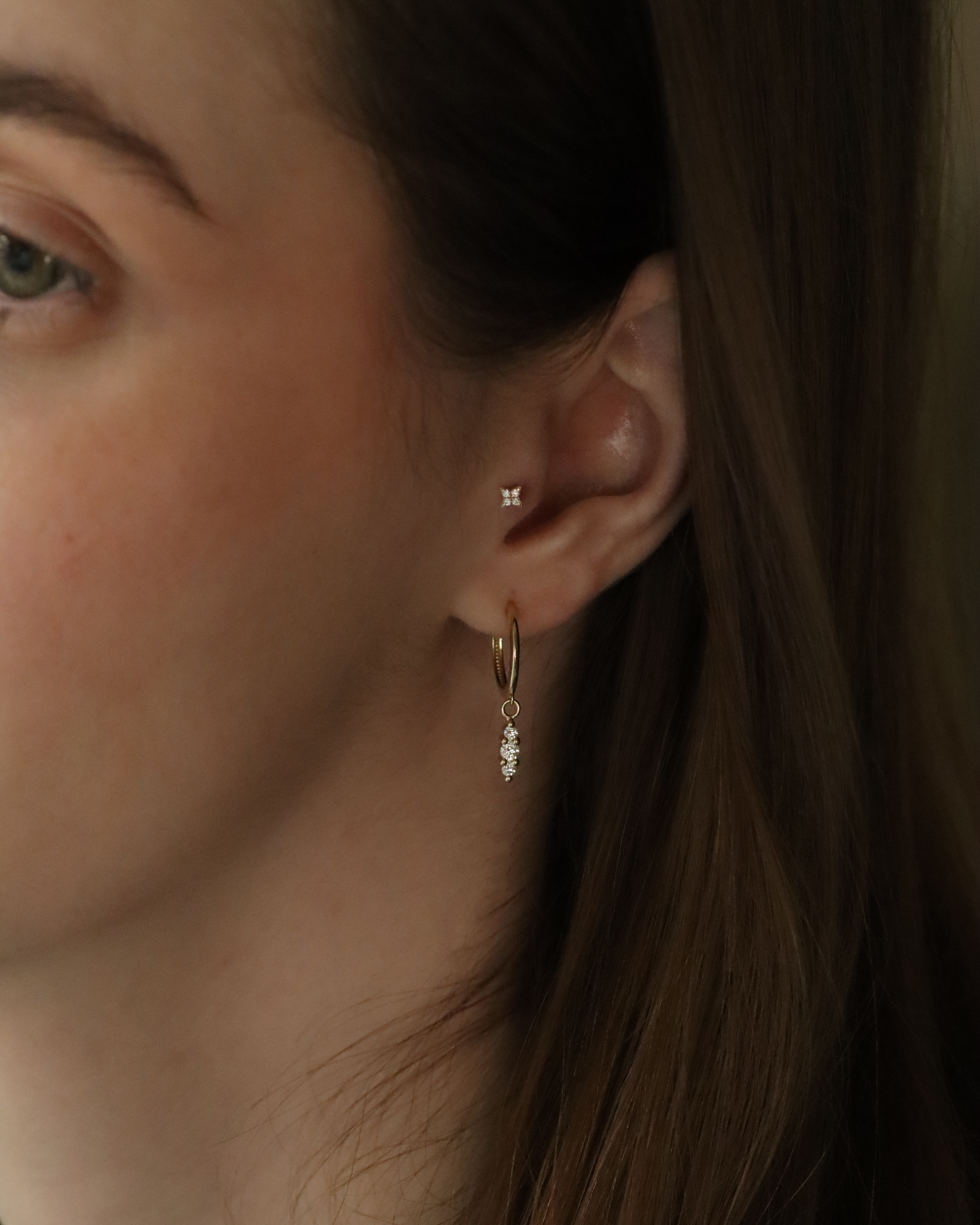 עגיל חישוק קיילי תליון אודרי יהלומים לבנים