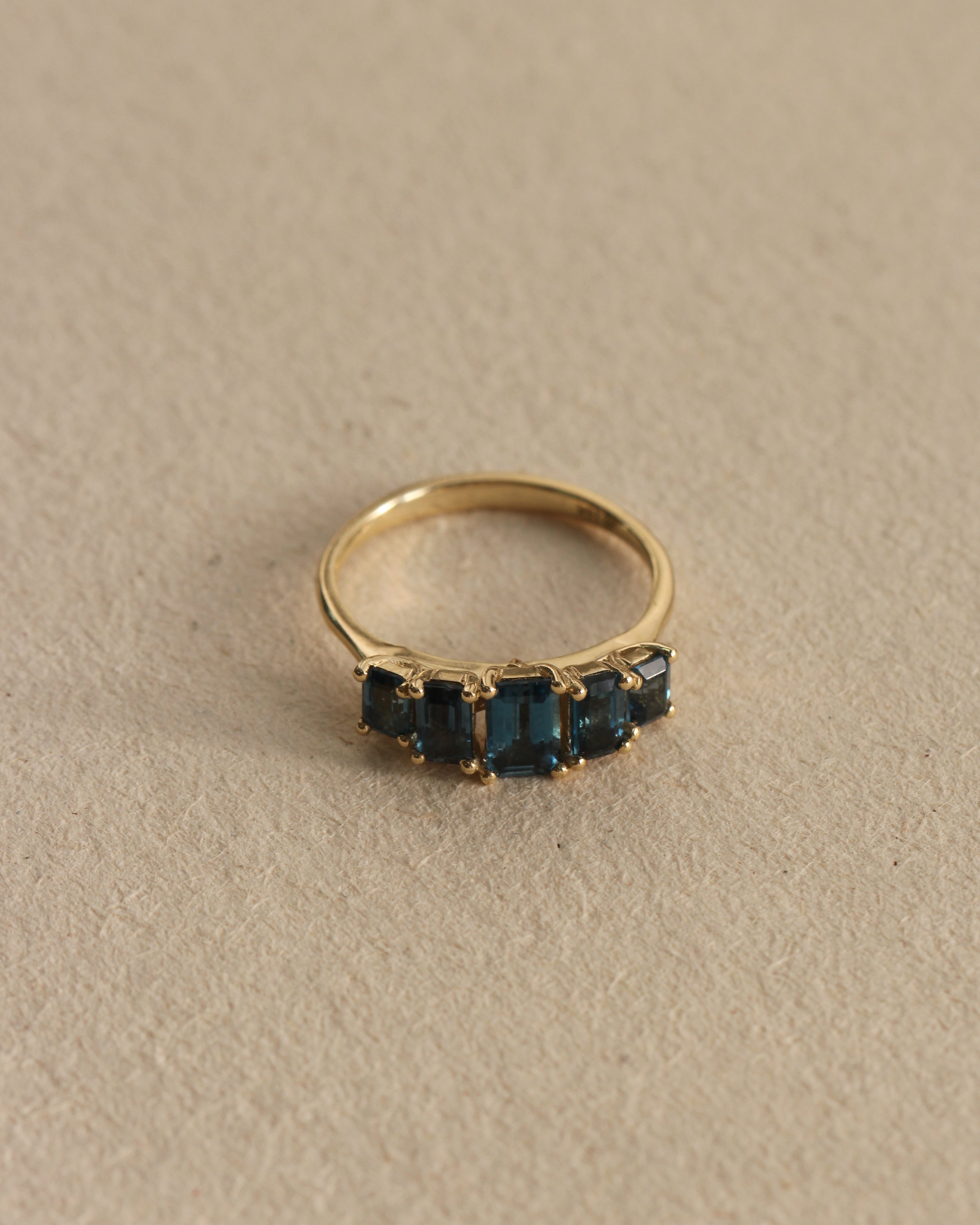 טבעת אלכסנדרינה בלו טופז