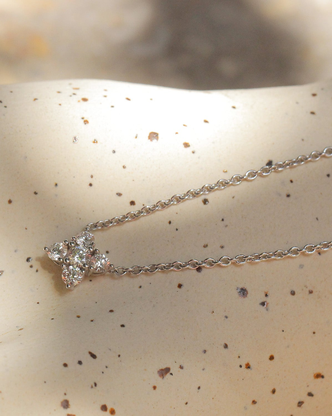 שרשרת ולנטינה עם יהלומים לבנים