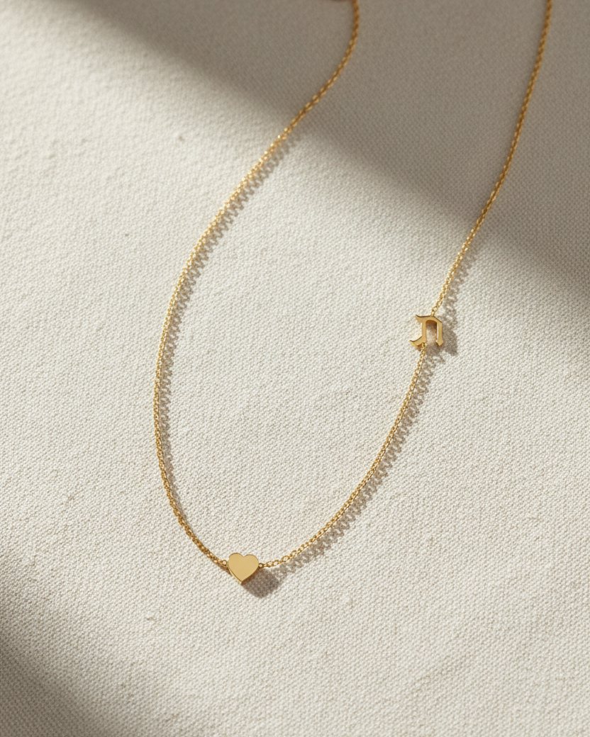 שרשרת אות עברית מרחף עם לב