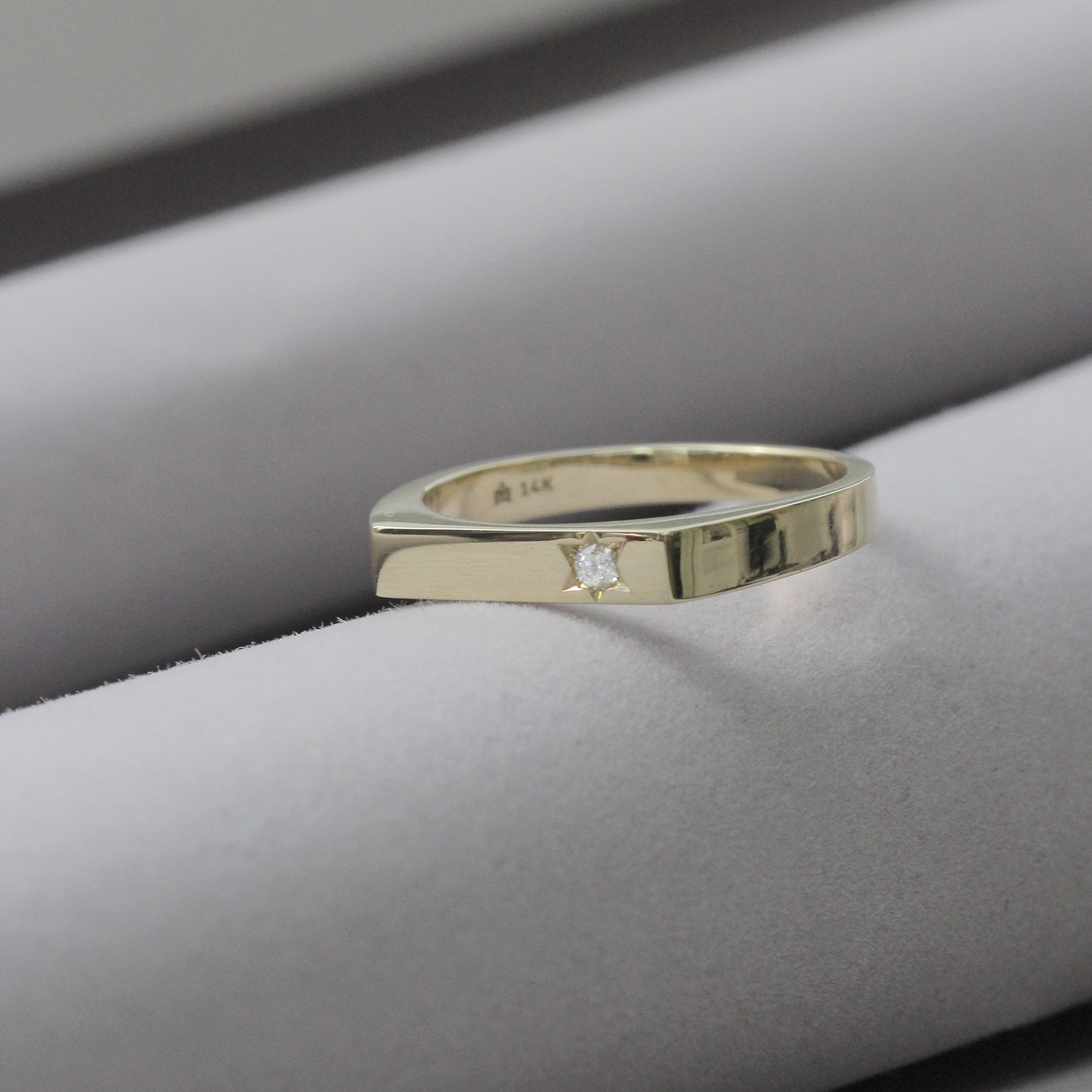 טבעת שרלוט עם יהלום לבן בשיבוץ מגן דוד