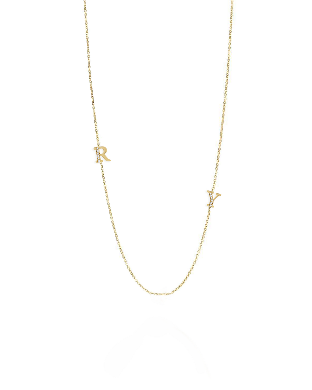 שרשרת שתי אותיות מרחפות חצי משובצות יהלומים לבנים