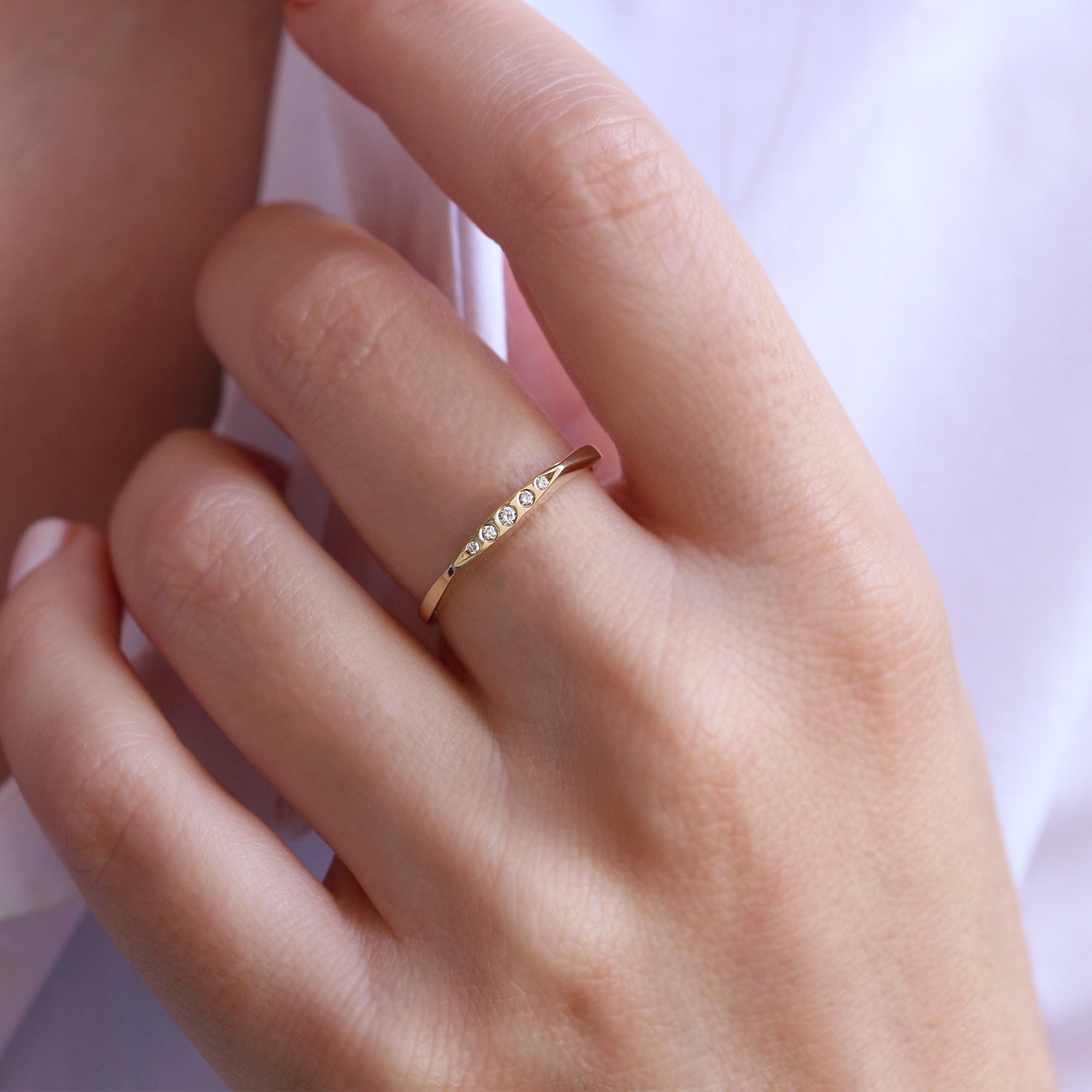 טבעת ג׳קי חמישה יהלומים לבנים