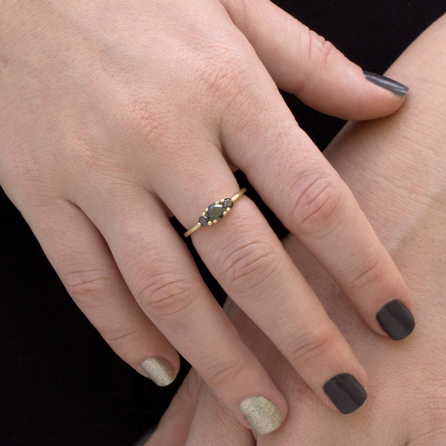 טבעת אודרי יהלומים שחורים 4.5 מ"מ