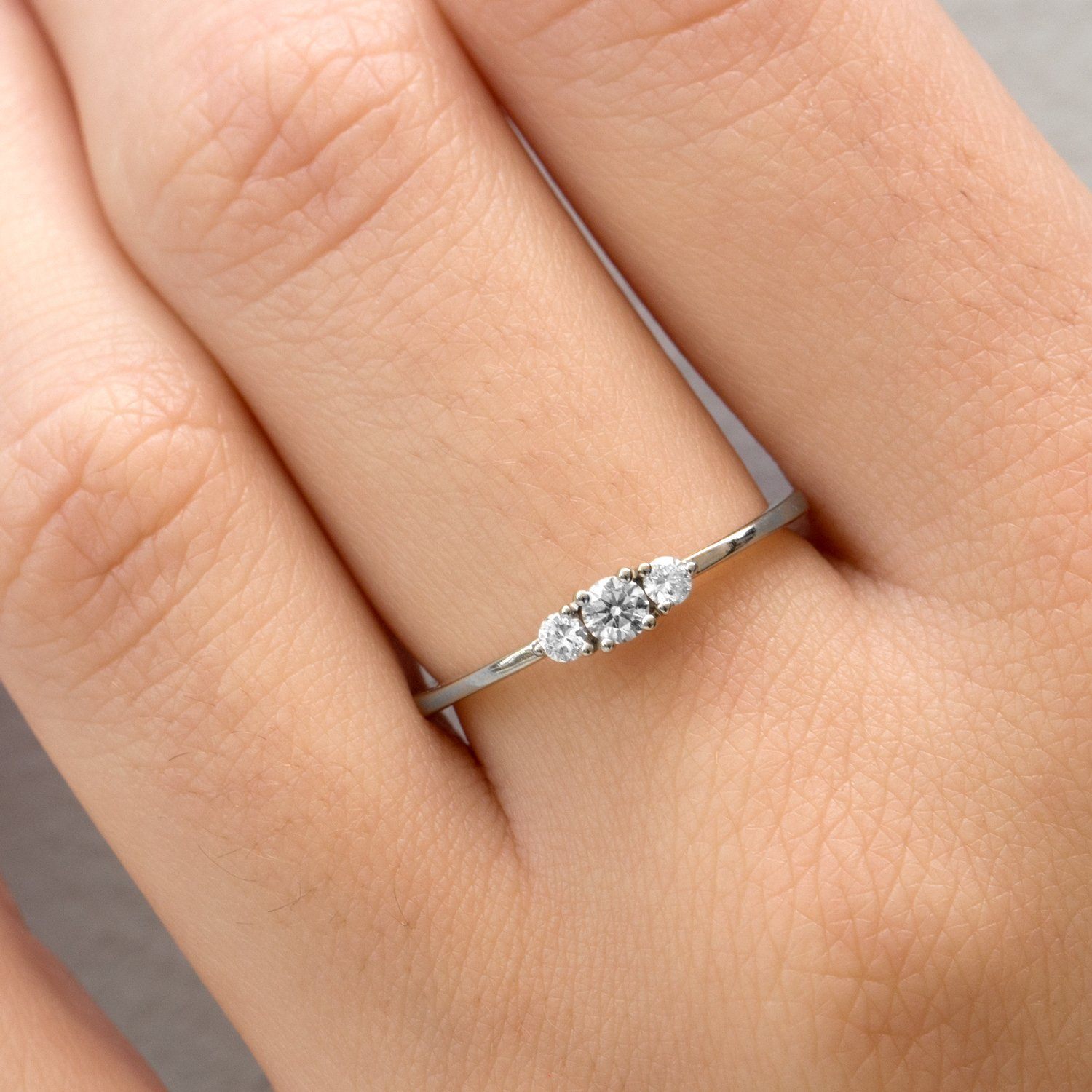 טבעת אודרי יהלומים לבנים 3 מ"מ