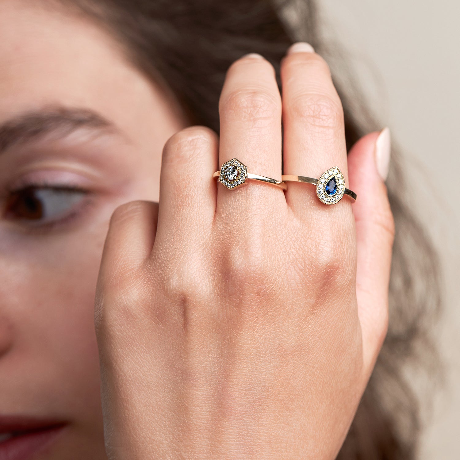 טבעת לונה עם ספיר ויהלומים
